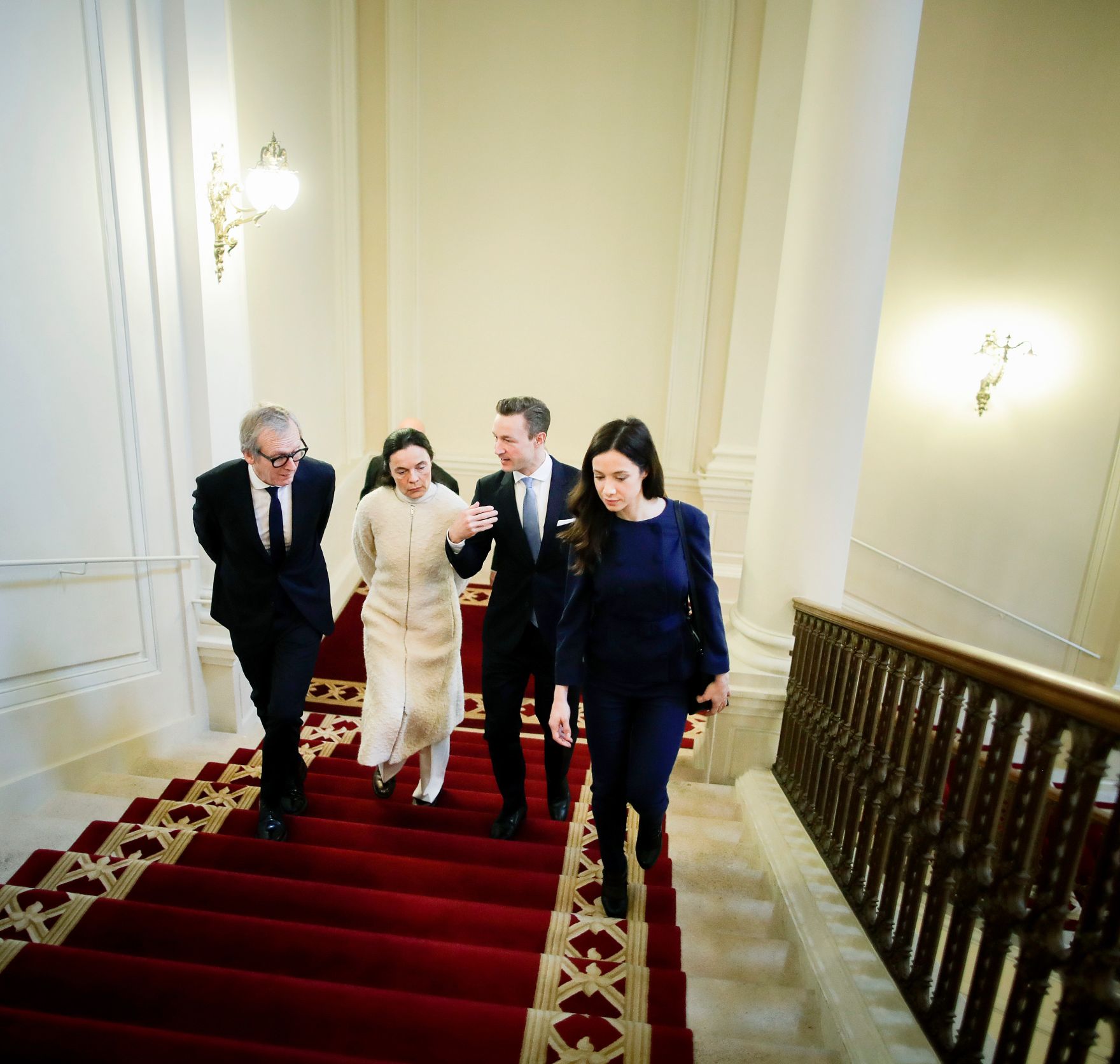 Am 1. J&auml;nner 2019 besuchte Bundesminister Gernot Bl&uuml;mel (m.r.) gemeinsam mit Paul Dujardin (l.), dem Generaldirektor des Kulturzentrums BOZAR in Br&uuml;ssel, das Neujahrskonzert. Im Bild mit Clivia Treidl (r.) und der Gattin von Paul Dujardin (m.l.).