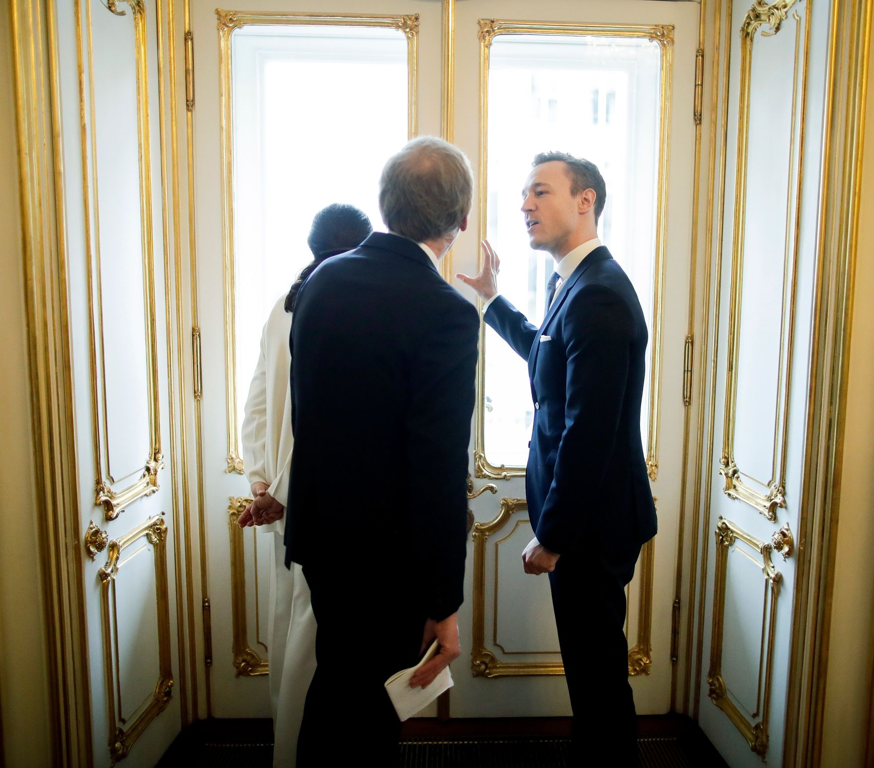 Am 1. J&auml;nner 2019 besuchte Bundesminister Gernot Bl&uuml;mel (r.) gemeinsam mit Paul Dujardin (l.), dem Generaldirektor des Kulturzentrums BOZAR in Br&uuml;ssel, das Neujahrskonzert.