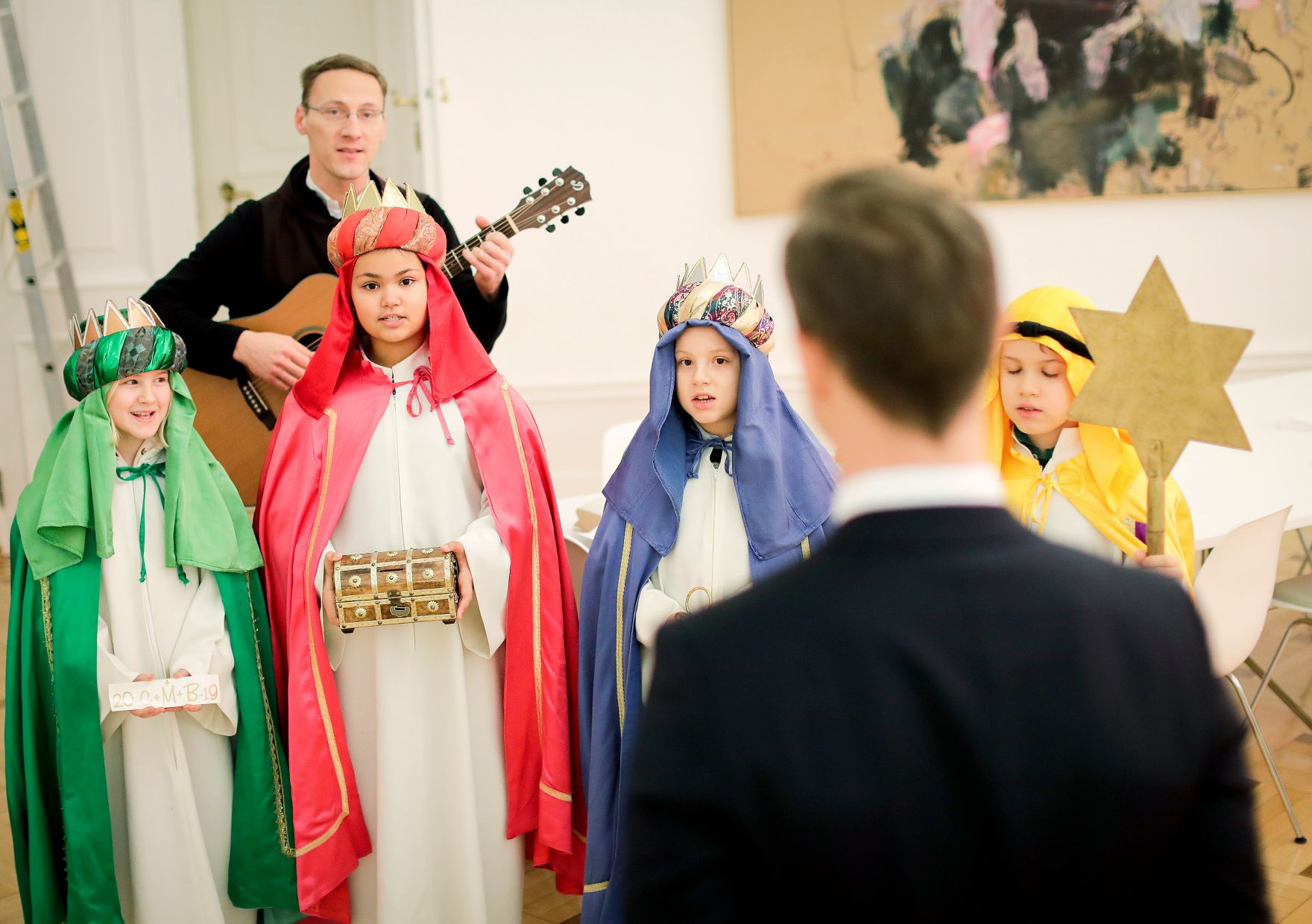 Am 1. J&auml;nner 2019 empfing Bundesminister Gernot Bl&uuml;mel die Sternsinger im Bundeskanzleramt.