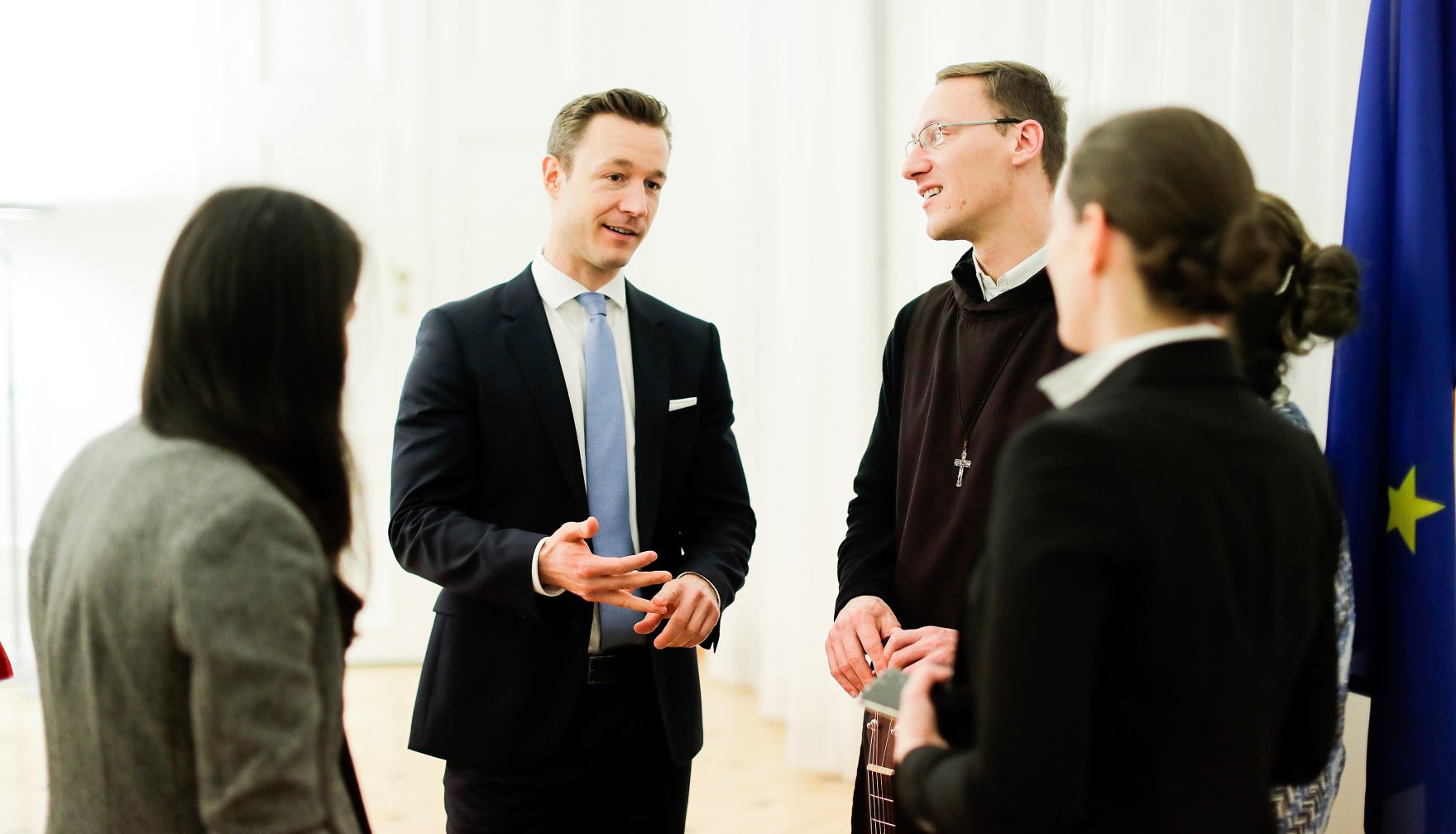 Am 1. J&auml;nner 2019 empfing Bundesminister Gernot Bl&uuml;mel (2.v.l.) die Sternsinger im Bundeskanzleramt.