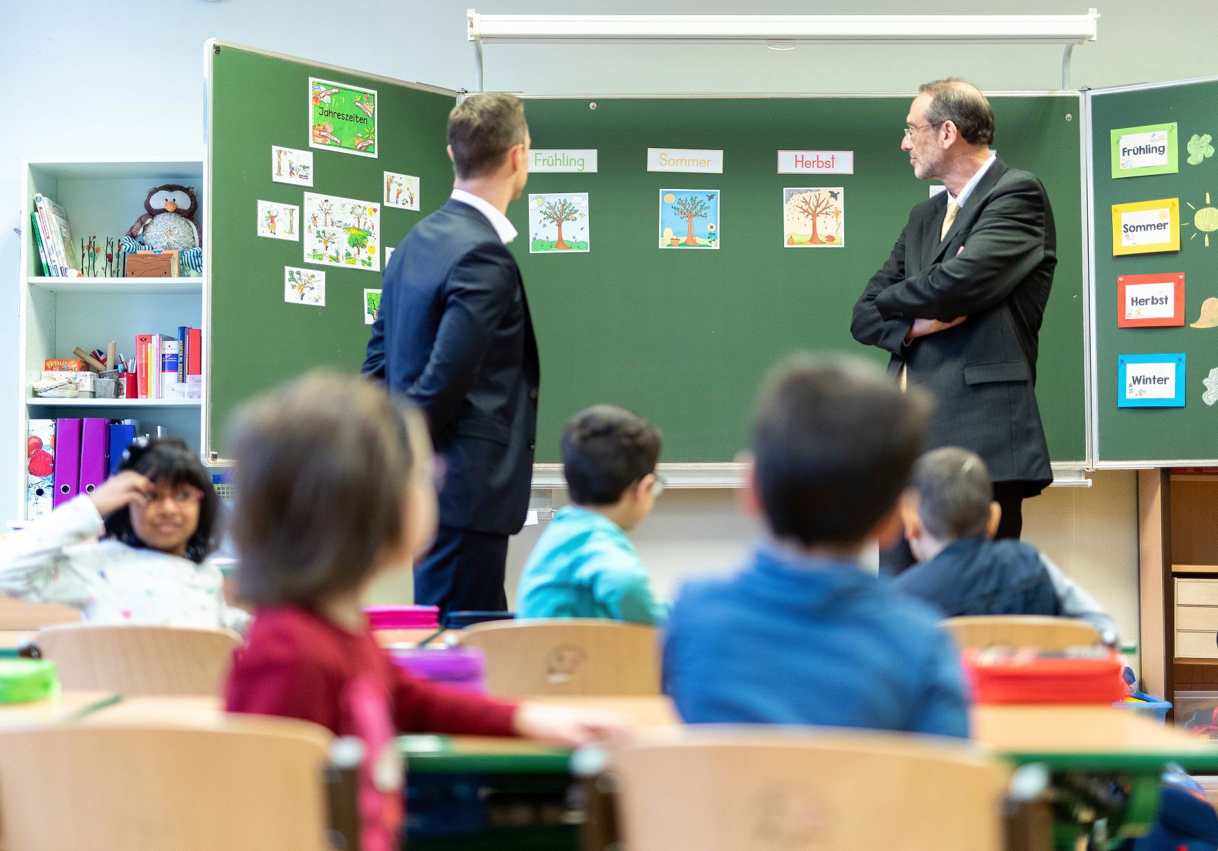 Am 15. J&auml;nner 2019 besuchte Bundesminister Gernot Bl&uuml;mel (l.) gemeinsam mit Bundesminister Heinz Fa&szlig;mann (r.) die Volksschule Dietmayrgasse in Wien.