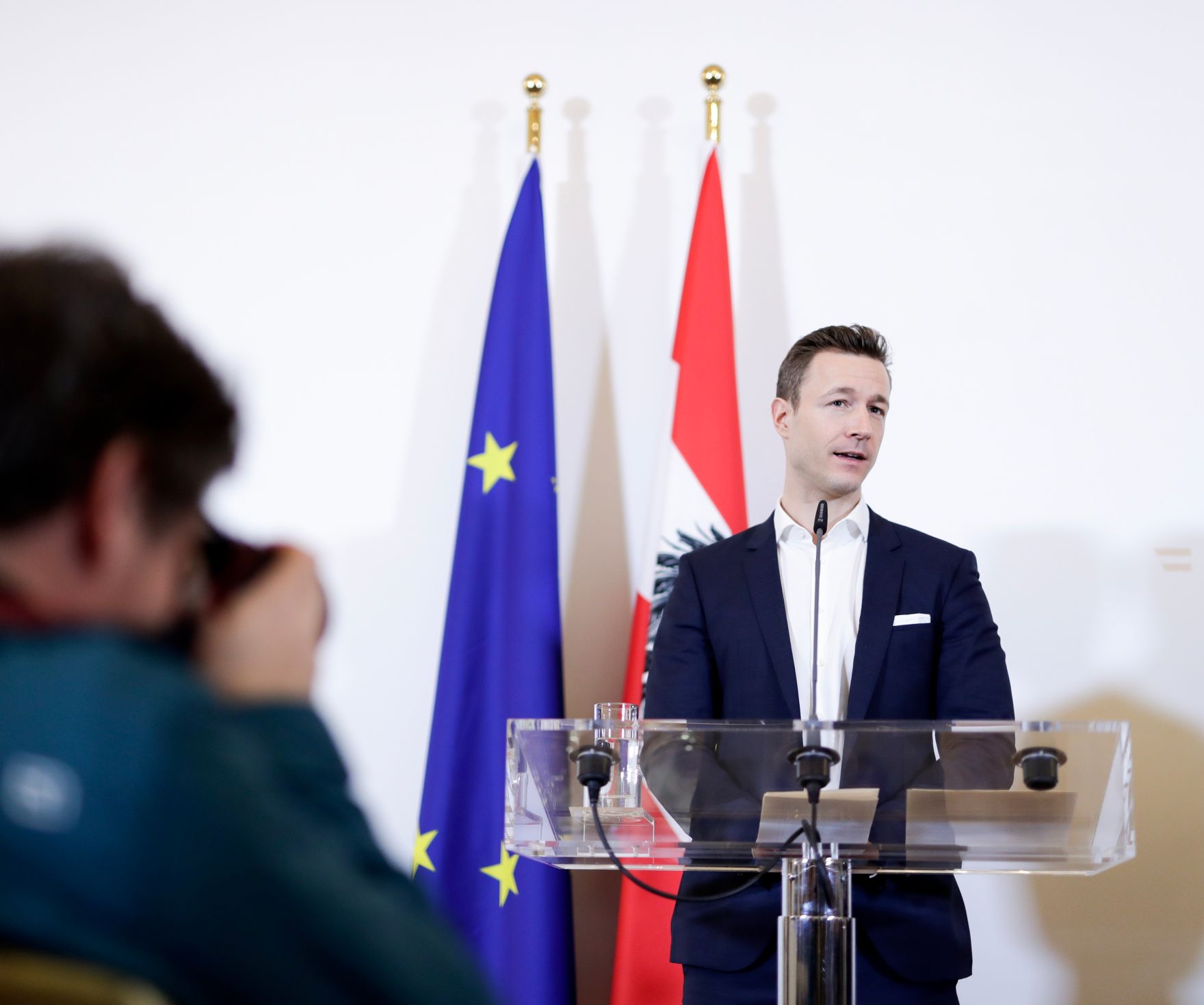 Bundesminister Gernot Bl&uuml;mel (im Bild) mit Bundesminister Norbert Hofer beim Pressefoyer nach dem Ministerrat am 23. J&auml;nner 2019.