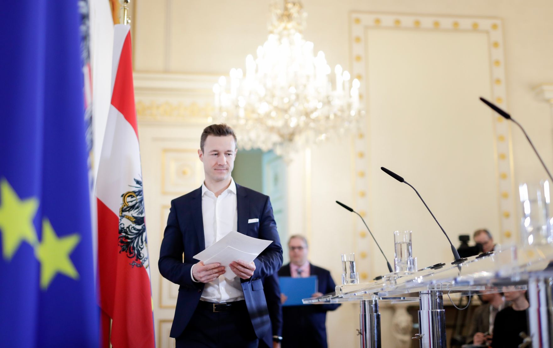 Bundesminister Gernot Bl&uuml;mel (im Bild) mit Bundesminister Norbert Hofer beim Pressefoyer nach dem Ministerrat am 23. J&auml;nner 2019.