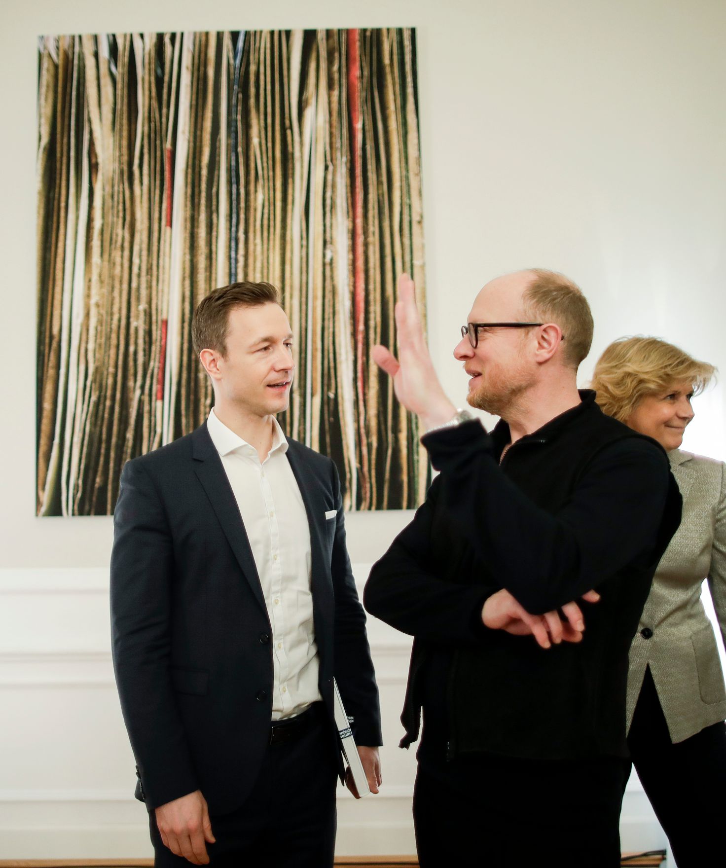 Am 28. J&auml;nner 2019 er&ouml;ffnete Bundesminister Gernot Bl&uuml;mel (l.) die Ausstellung Kunst und Technik im Bundeskanzleramt.