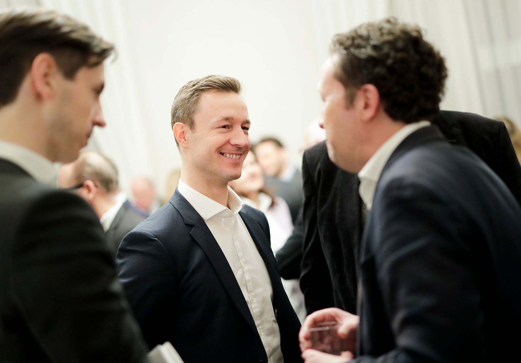 Am 28. J&auml;nner 2019 er&ouml;ffnete Bundesminister Gernot Bl&uuml;mel (m.) die Ausstellung Kunst und Technik im Bundeskanzleramt.