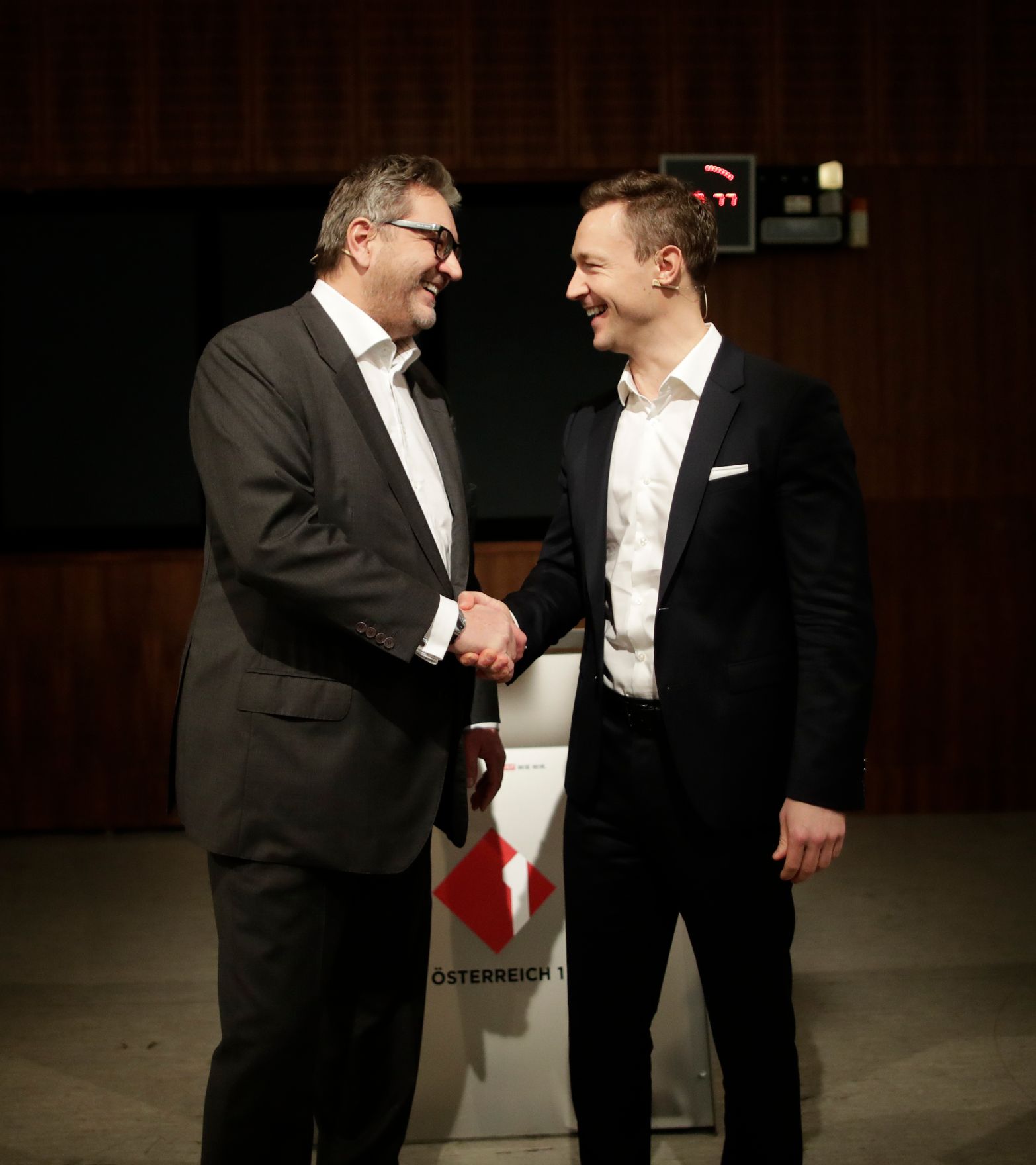 Am 30. J&auml;nner 2019 nahm Bundesminister Gernot Bl&uuml;mel (r.) an der &Ouml;1 Klartext Diskussion teil. Im Bild mit dem Stadtrat Peter Hacker (l.).