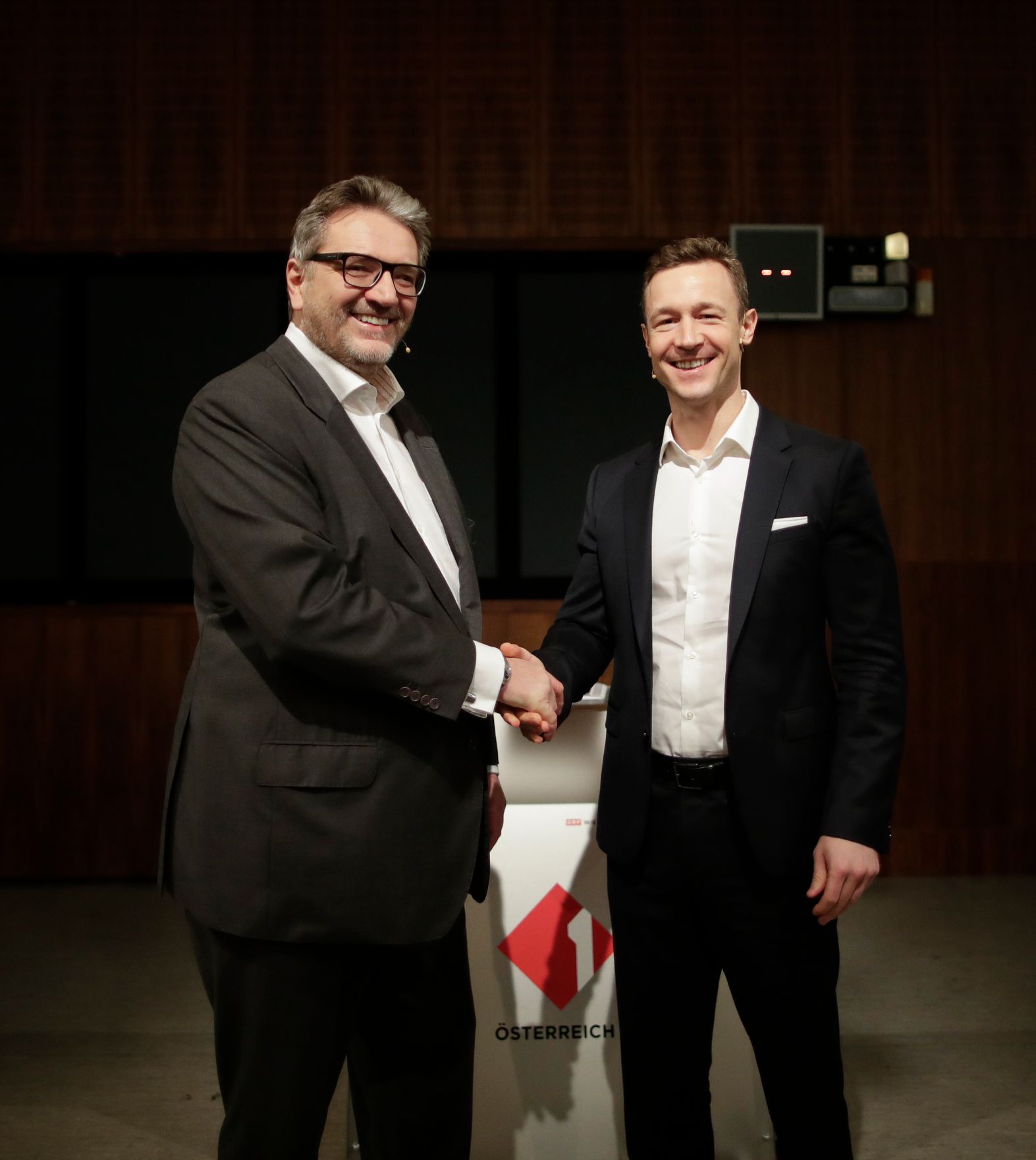 Am 30. J&auml;nner 2019 nahm Bundesminister Gernot Bl&uuml;mel (r.) an der &Ouml;1 Klartext Diskussion teil. Im Bild mit dem Stadtrat Peter Hacker (l.).