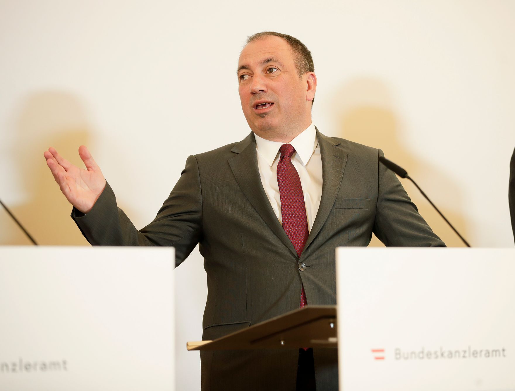 Am 21. Februar 2019 lud Bundesminister Gernot Bl&uuml;mel zur Konferenz "Future of the EU - view from the Western Balkans". Im Bild Igor Crnadak, Minister f&uuml;r ausw&auml;rtige Angelegenheiten von Bosnien und Herzegowina beim Pressestatement.