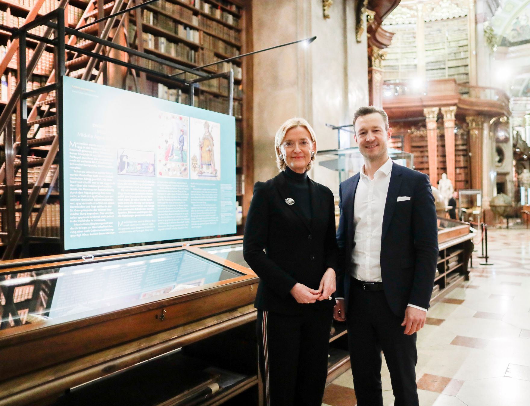 Am 14. M&auml;rz 2019 er&ouml;ffnete Bundesminister Gernot Bl&uuml;mel (r.) die Ausstellung &quot;Kaiser Maximilan I. Ein Gro&szlig;er Habsburger&quot; in der &Ouml;sterreichischen National Bibliothek. Im Bild mit der Generaldirektorin der &Ouml;sterreichischen Nationalbibliothek Johanna Rachinger (l.).