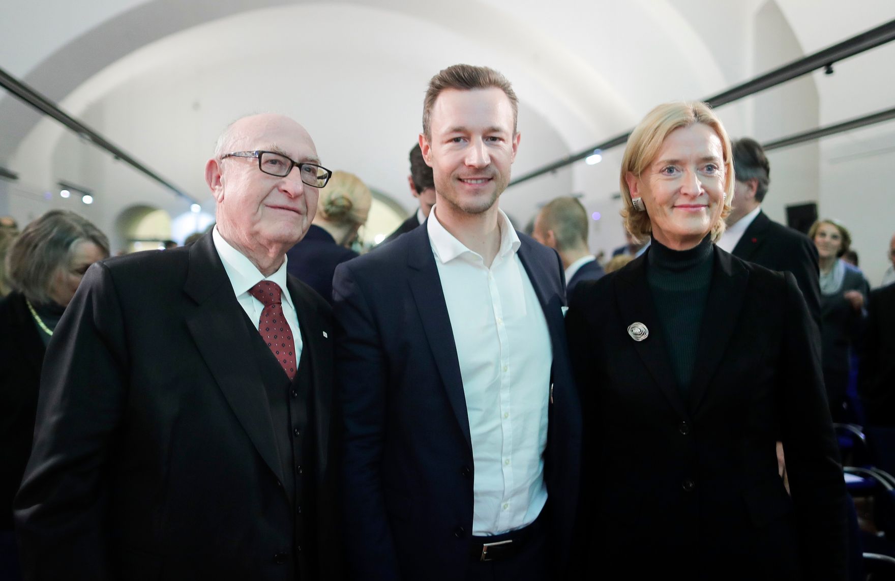 Am 14. M&auml;rz 2019 er&ouml;ffnete Bundesminister Gernot Bl&uuml;mel (m.) die Ausstellung &quot;Kaiser Maximilan I. Ein Gro&szlig;er Habsburger&quot; in der &Ouml;sterreichischen National Bibliothek. Im Bild mit der Generaldirektorin der &Ouml;sterreichischen Nationalbibliothek Johanna Rachinger (r.).
