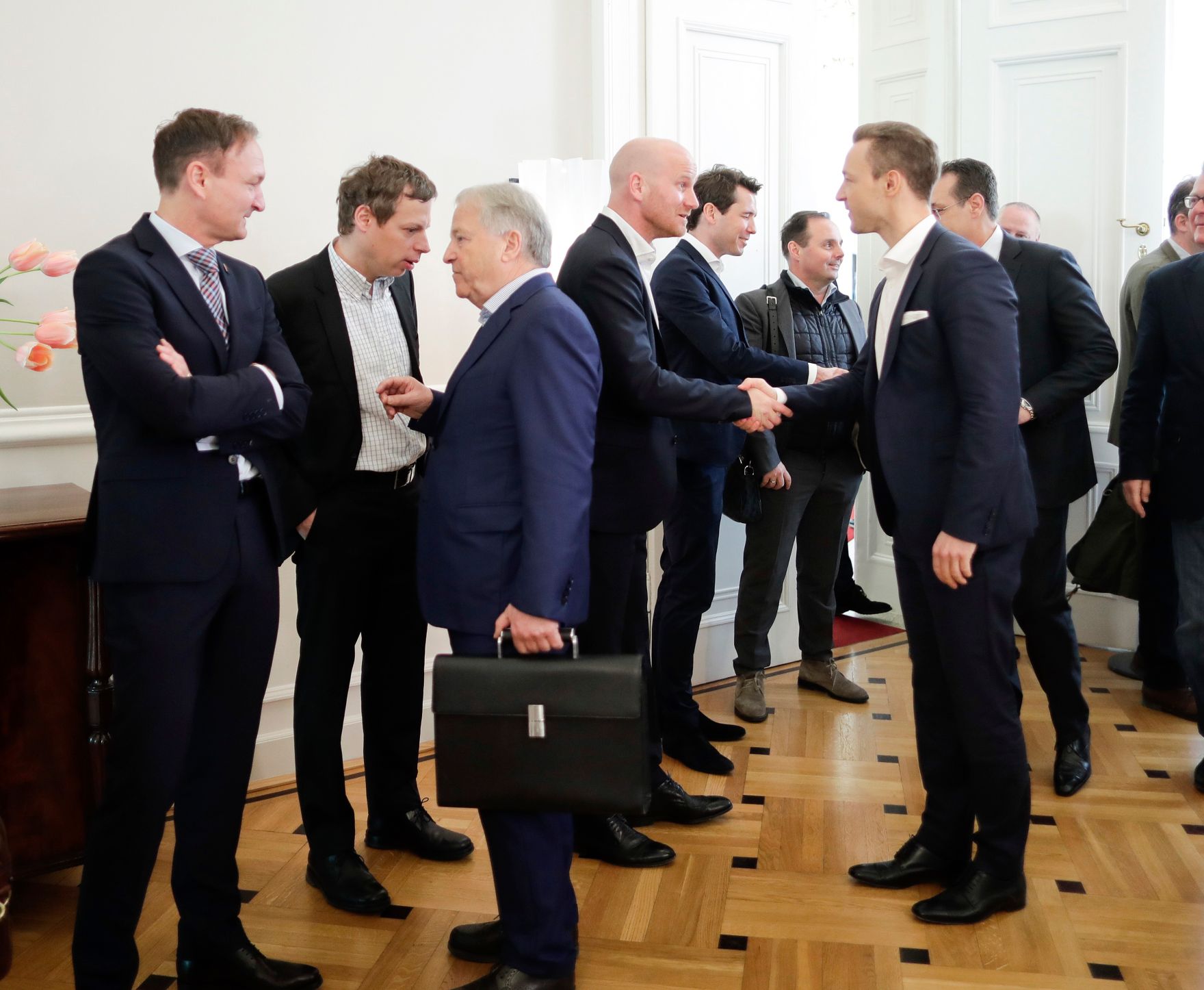 Am 14. M&auml;rz 2019 lud Bundesminister Gernot Bl&uuml;mel gemeinsam mit Vizekanzler Heinz-Christian Strache Vertreter der &Ouml;sterreichischen Fu&szlig;ballverb&auml;nde zu einem Gespr&auml;ch &uuml;ber das Fernsehexklusivrechtsgestz ein.