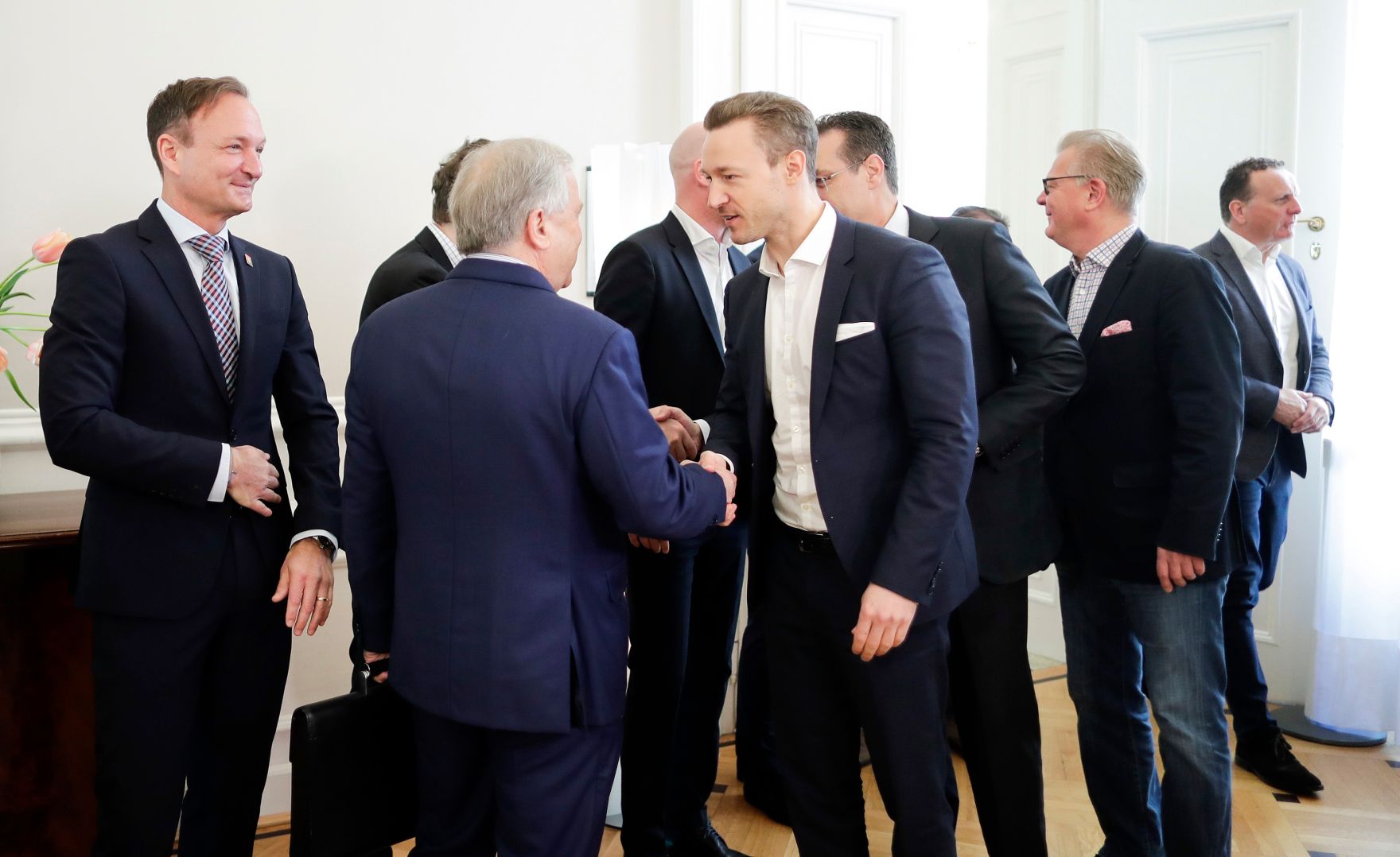 Am 14. M&auml;rz 2019 lud Bundesminister Gernot Bl&uuml;mel gemeinsam mit Vizekanzler Heinz-Christian Strache Vertreter der &Ouml;sterreichischen Fu&szlig;ballverb&auml;nde zu einem Gespr&auml;ch &uuml;ber das Fernsehexklusivrechtsgestz ein.