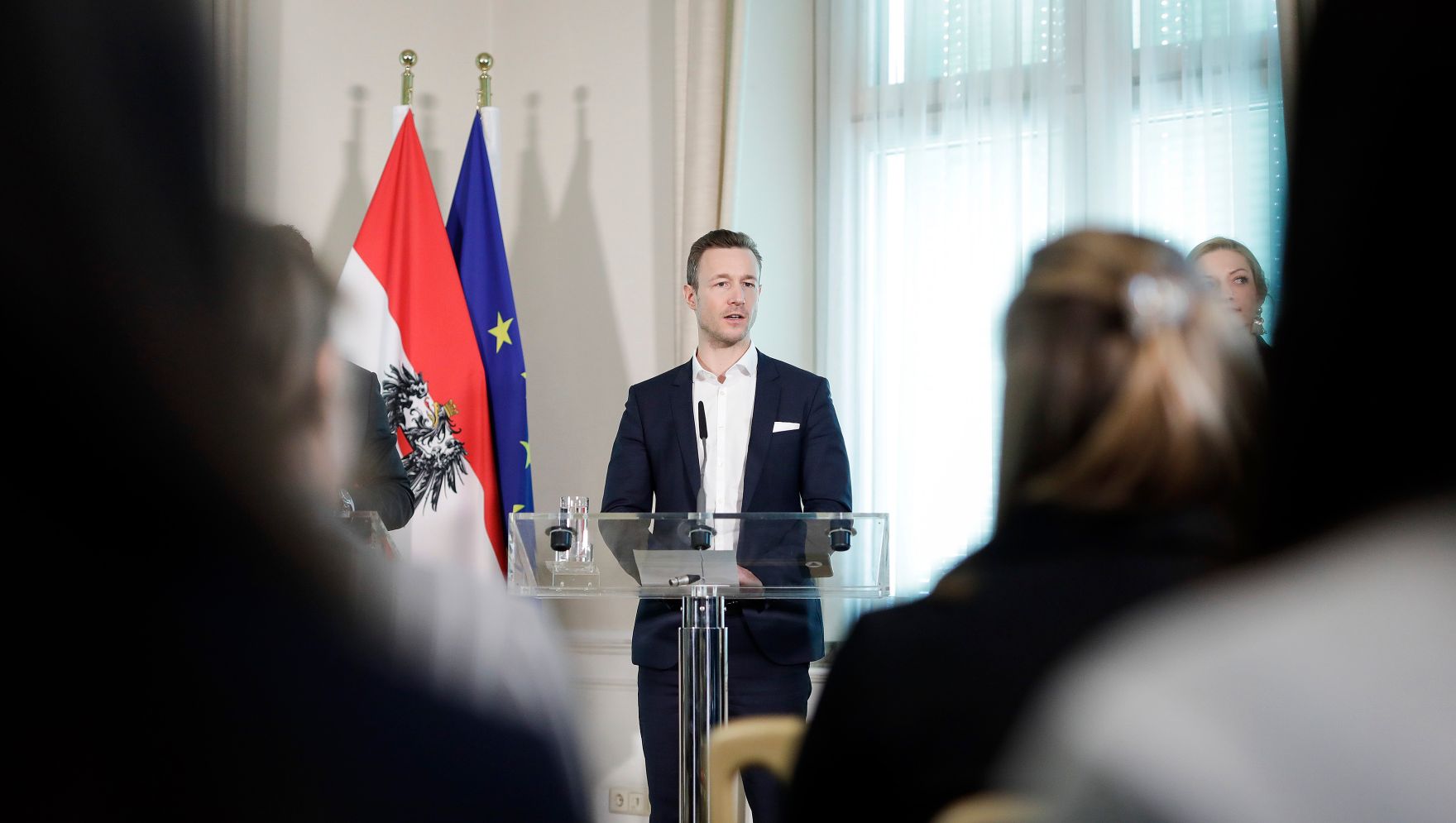 Am 14. M&auml;rz 2019 lud Bundesminister Gernot Bl&uuml;mel (im Bild) gemeinsam mit Vizekanzler Heinz-Christian Strache Vertreter der &Ouml;sterreichischen Fu&szlig;ballverb&auml;nde zu einem Gespr&auml;ch &uuml;ber das Fernsehexklusivrechtsgestz ein. Im Bild bei der Pressekonferenz.