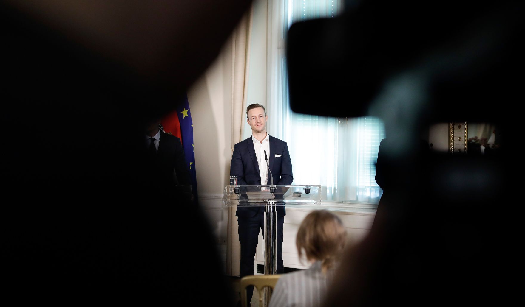 Am 14. M&auml;rz 2019 lud Bundesminister Gernot Bl&uuml;mel (im Bild) gemeinsam mit Vizekanzler Heinz-Christian Strache Vertreter der &Ouml;sterreichischen Fu&szlig;ballverb&auml;nde zu einem Gespr&auml;ch &uuml;ber das Fernsehexklusivrechtsgestz ein. Im Bild bei der Pressekonferenz.