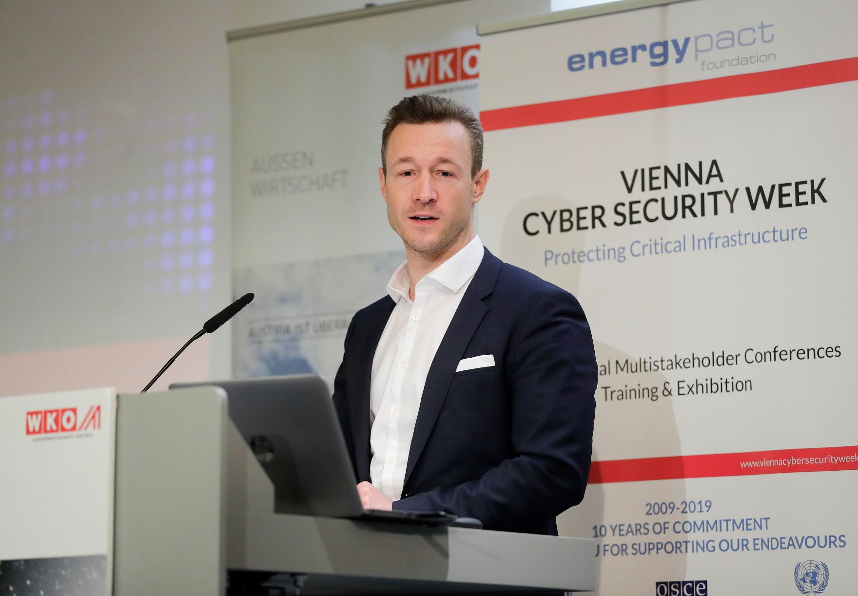 Am 14. M&auml;rz 2019 besuchte Bundesminister Gernot Bl&uuml;mel (im Bild) die Vienna Cyber Security Week in der Wirtschaftskammer &Ouml;sterreich.