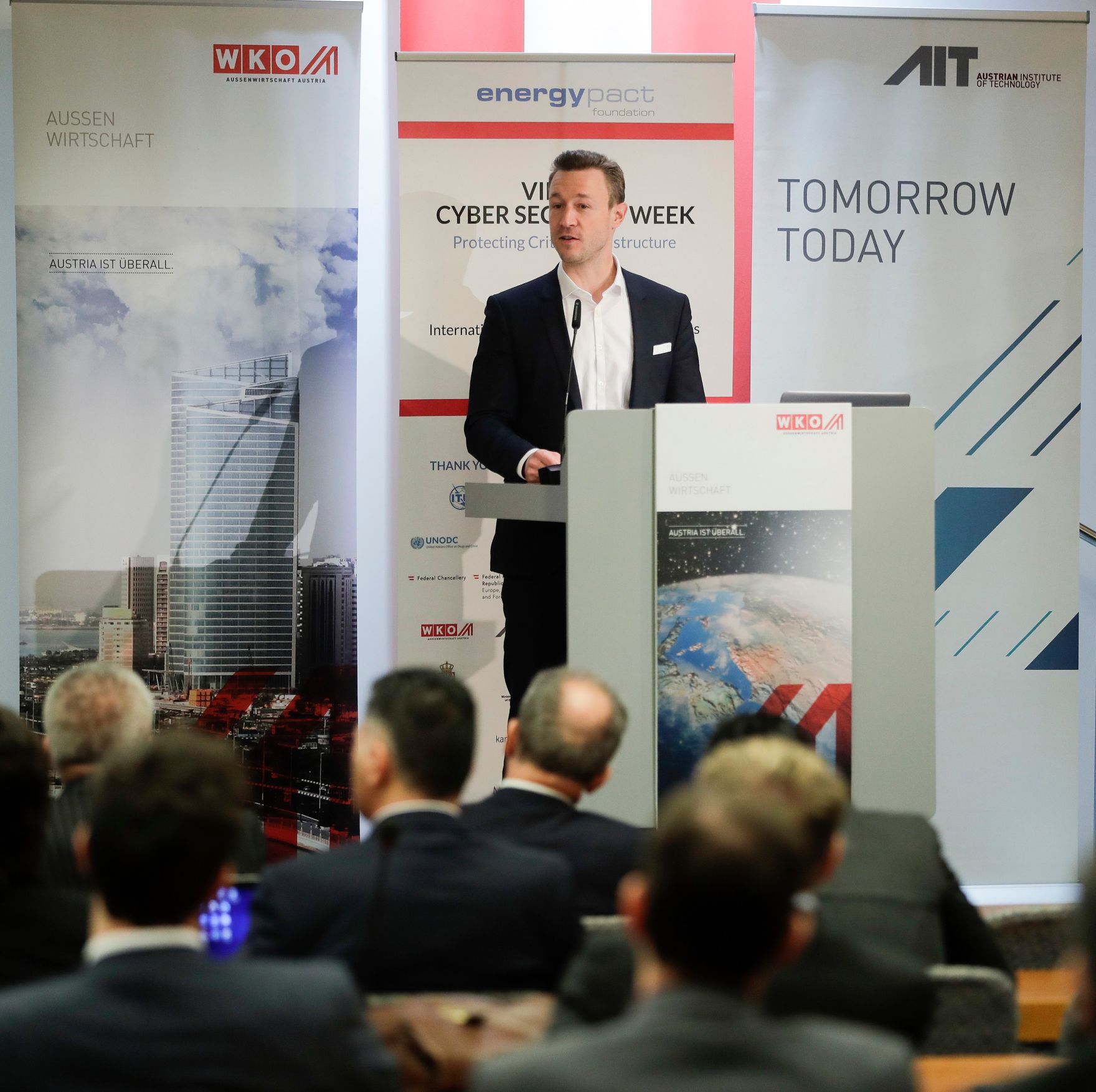 Am 14. M&auml;rz 2019 besuchte Bundesminister Gernot Bl&uuml;mel (im Bild) die Vienna Cyber Security Week in der Wirtschaftskammer &Ouml;sterreich.