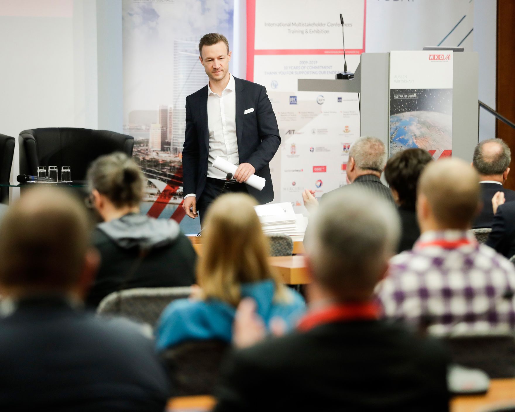 Am 14. M&auml;rz 2019 besuchte Bundesminister Gernot Bl&uuml;mel (im Bild) die Vienna Cyber Security Week in der Wirtschaftskammer &Ouml;sterreich.