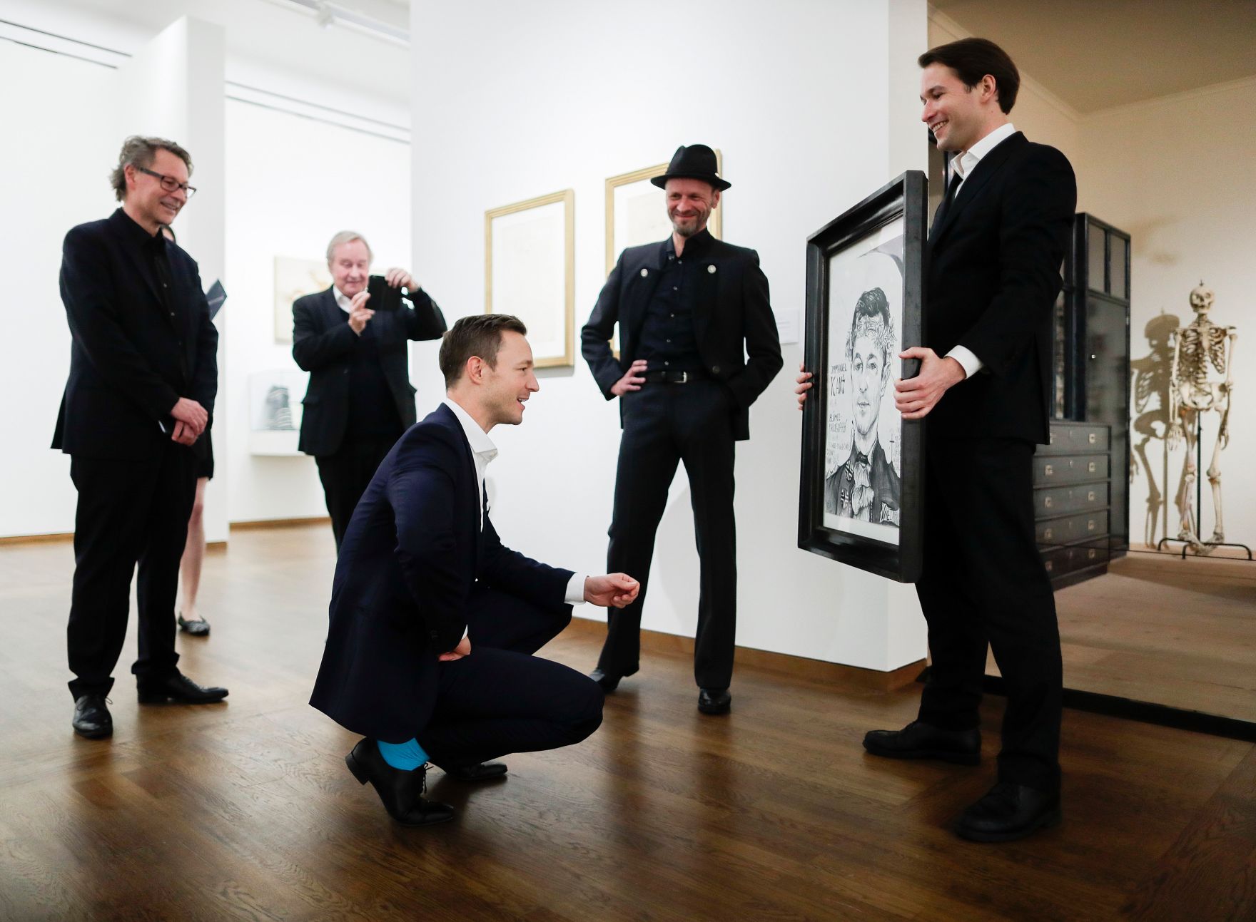 Am 15. M&auml;rz 2019 er&ouml;ffnete Bundesminister Gernot Bl&uuml;mel (m.) die Ausstellung &quot;Wien 1900. Aufbruch in die Moderne&quot; im Leopold Museum. Im Bild mit dem Direktor des Leopold Museums Hans-Peter Wipplinger (l.) und dem K&uuml;nstler Thomas Palme (m.r.).