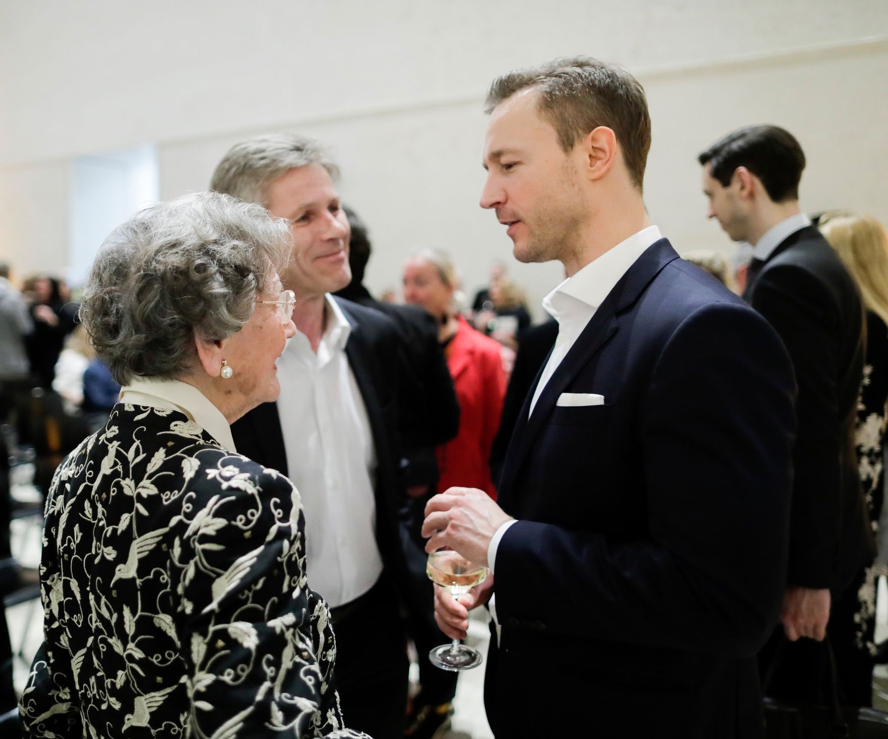 Am 15. M&auml;rz 2019 er&ouml;ffnete Bundesminister Gernot Bl&uuml;mel (r.) die Ausstellung &quot;Wien 1900. Aufbruch in die Moderne&quot; im Leopold Museum. Im Bild mit Elisabeth Leopold (l.) und Josef Ostermayer (m.).