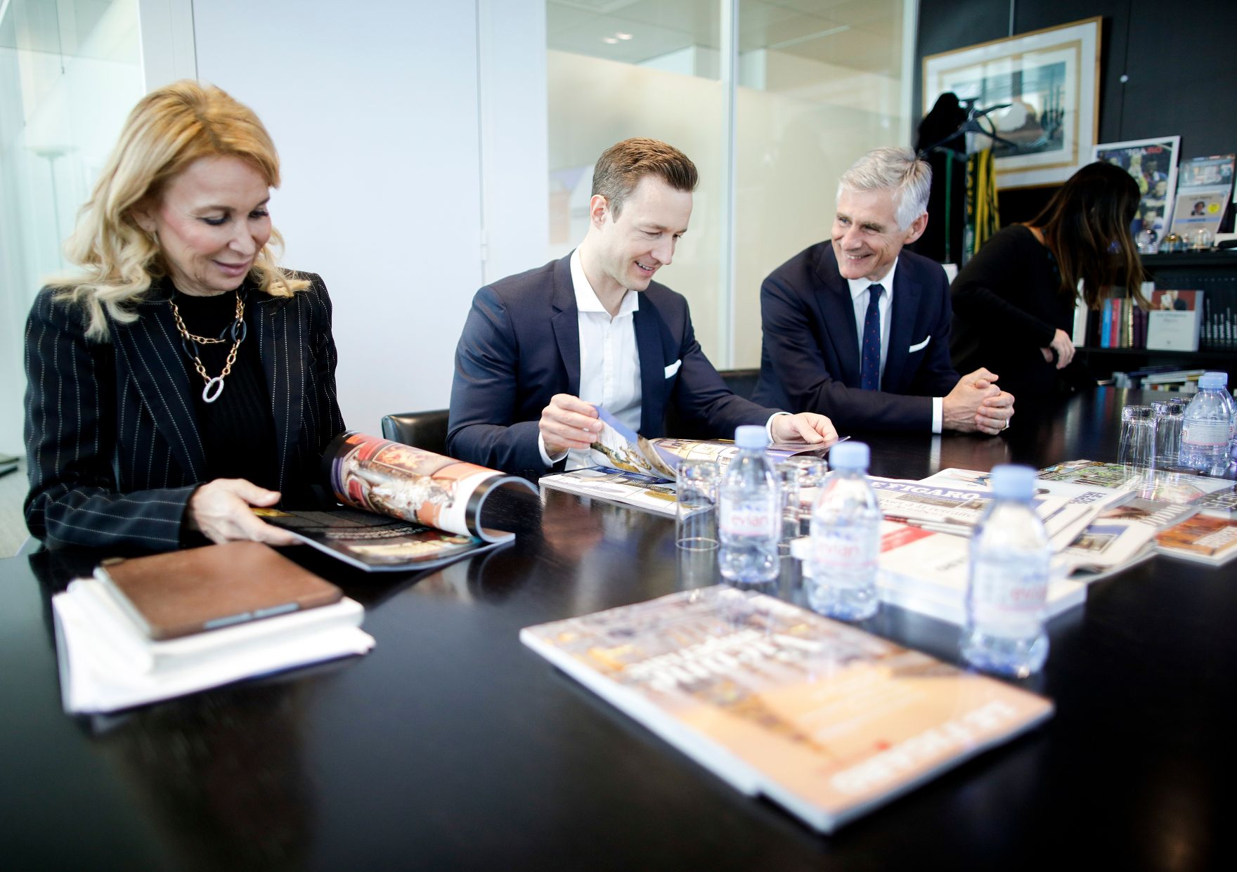 Am 21. M&auml;rz 2019 reiste Bundesminister Gernot Bl&uuml;mel (m.) nach Paris. Im Bild bei Le Figaro.