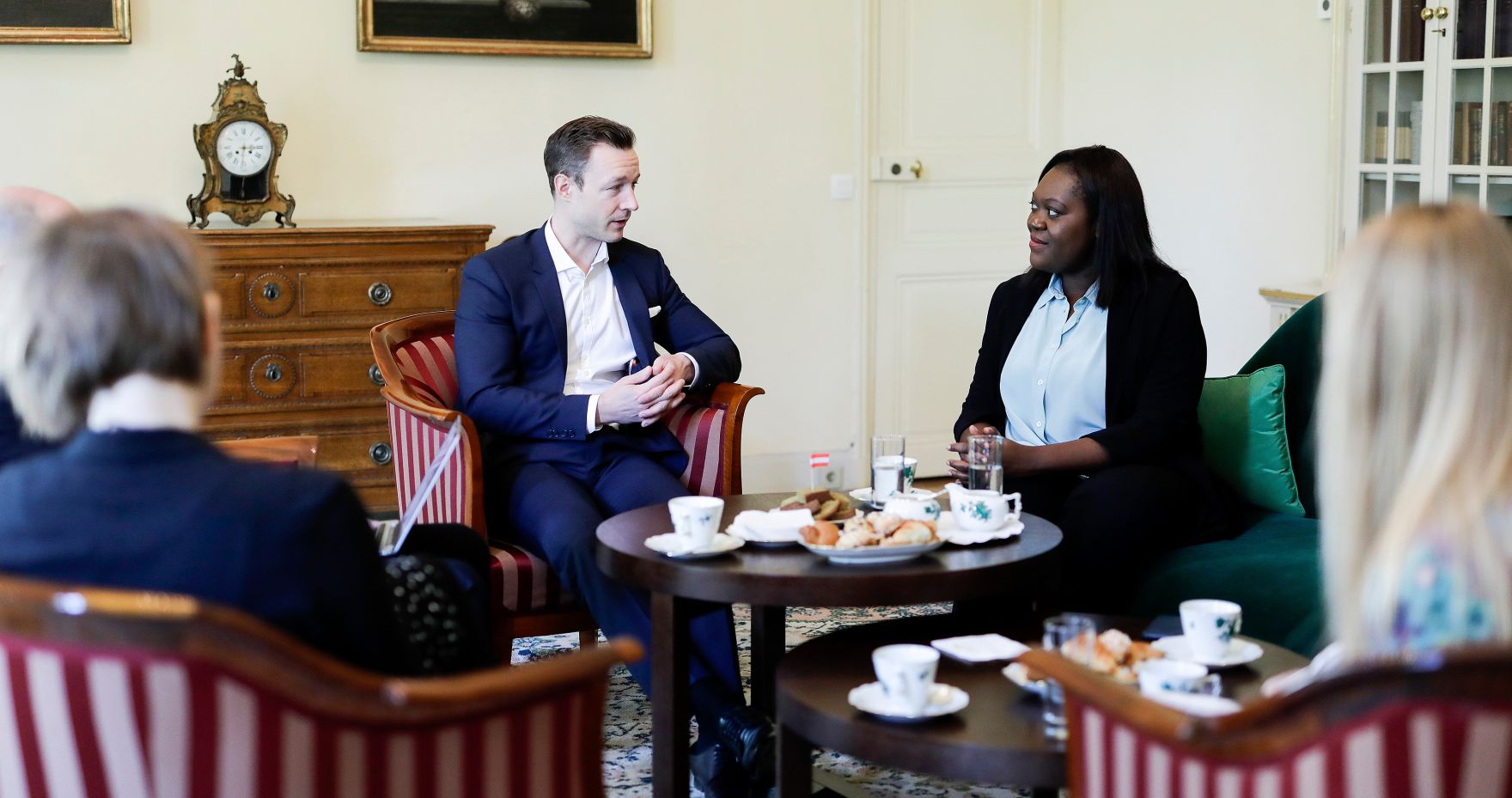 Am 22. M&auml;rz 2019 reiste Bundesminister Gernot Bl&uuml;mel (l.) nach Paris. Im Bild mit Laetitia Avia, Abgeordnete im franz&ouml;sischen Parlament (r.).
