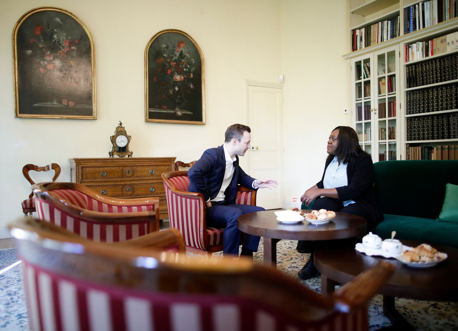 Am 22. M&auml;rz 2019 reiste Bundesminister Gernot Bl&uuml;mel (l.) nach Paris. Im Bild mit Laetitia Avia, Abgeordnete im franz&ouml;sischen Parlament (r.).
