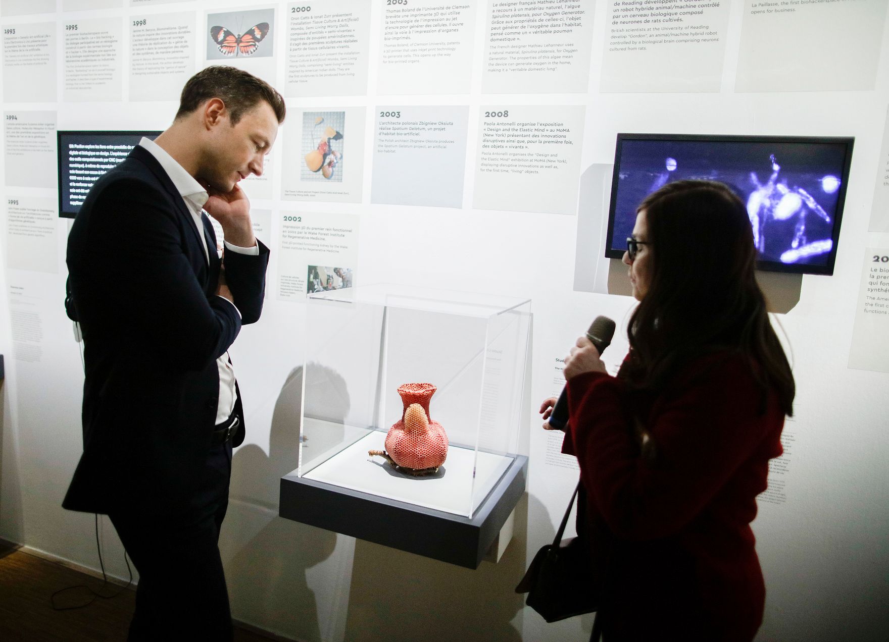 Am 22. M&auml;rz 2019 reiste Bundesminister Gernot Bl&uuml;mel nach Paris. Im Bild beim Besuch der Ausstellung &quot;La Fabrique du vivant: Mutations / Cr&eacute;ations 3&quot;