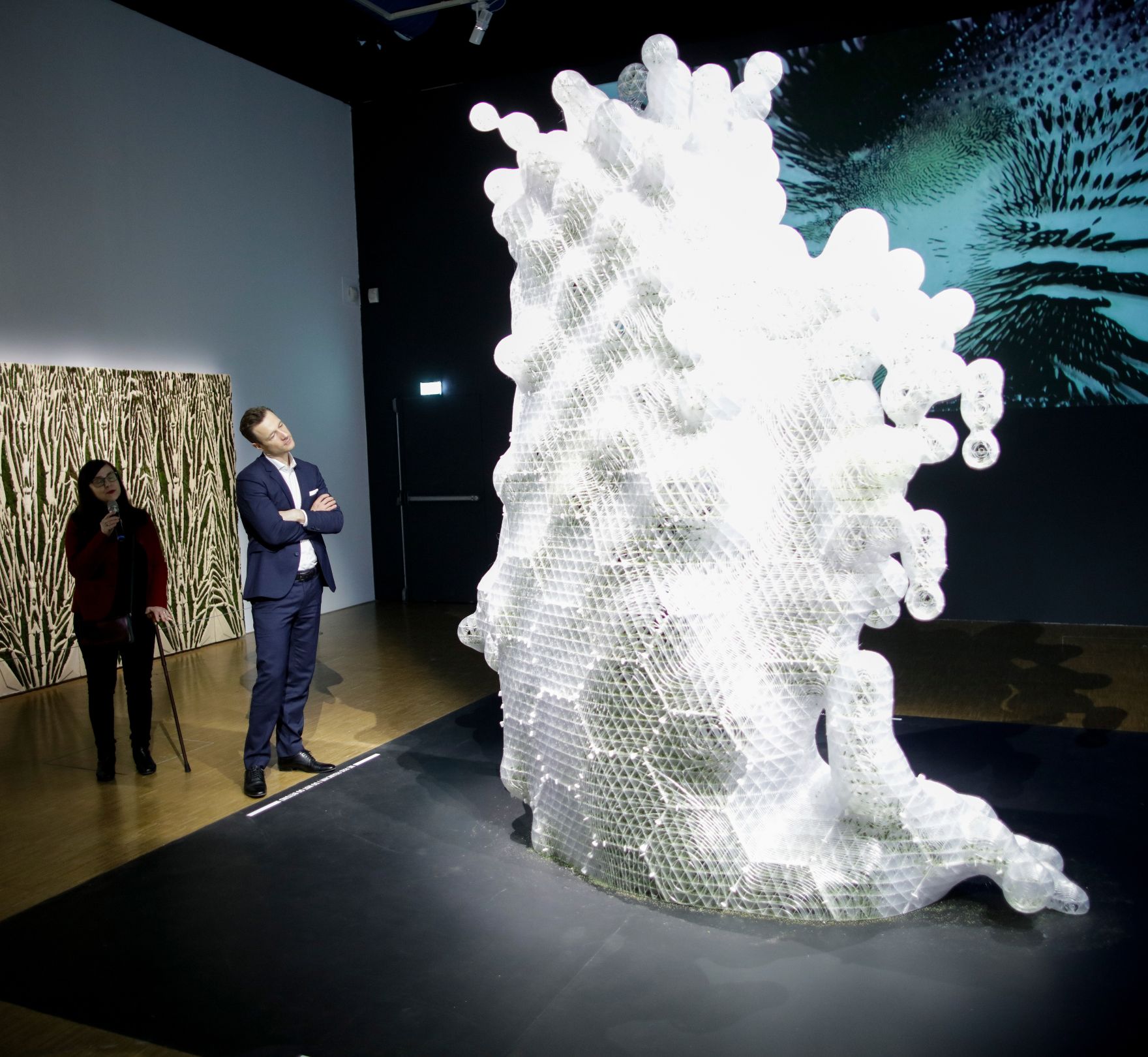 Am 22. M&auml;rz 2019 reiste Bundesminister Gernot Bl&uuml;mel nach Paris. Im Bild beim Besuch der Ausstellung &quot;La Fabrique du vivant: Mutations / Cr&eacute;ations 3&quot;