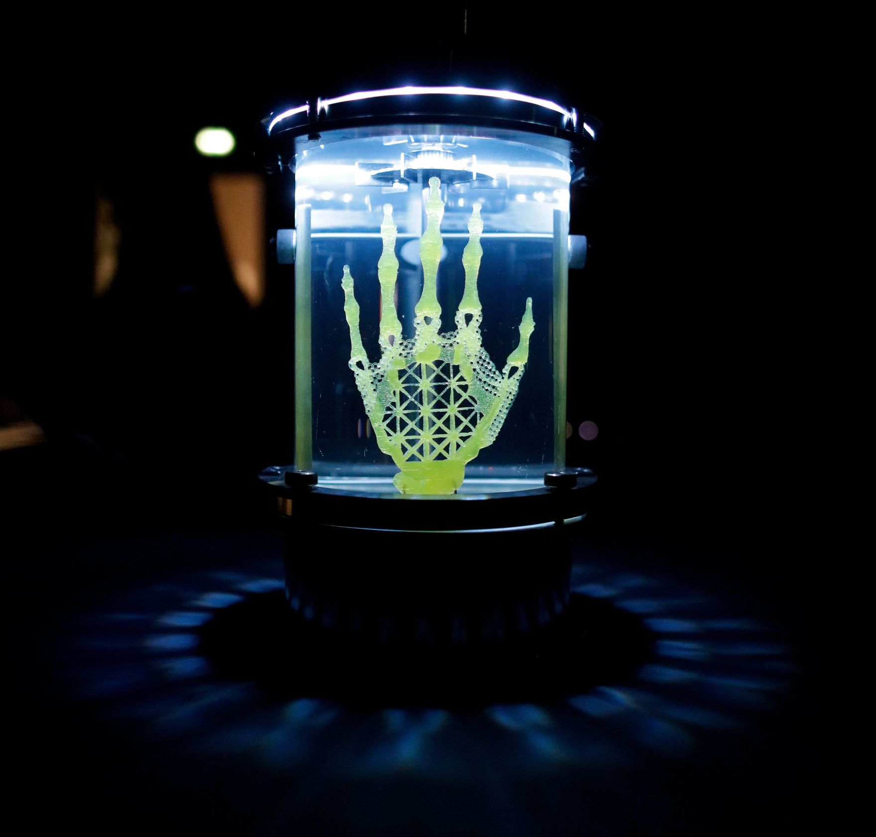 Am 22. M&auml;rz 2019 reiste Bundesminister Gernot Bl&uuml;mel nach Paris. Im Bild beim Besuch der Ausstellung &quot;La Fabrique du vivant: Mutations / Cr&eacute;ations 3&quot;