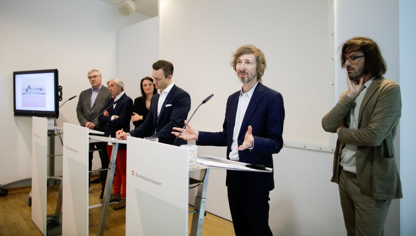 Am 03. April 2019 fand Pressekonferenz zum Thema &quot;Architekturbiennale Venedig 2020&quot; mit Bundesminister Gernot Bl&uuml;mel (m.) statt.