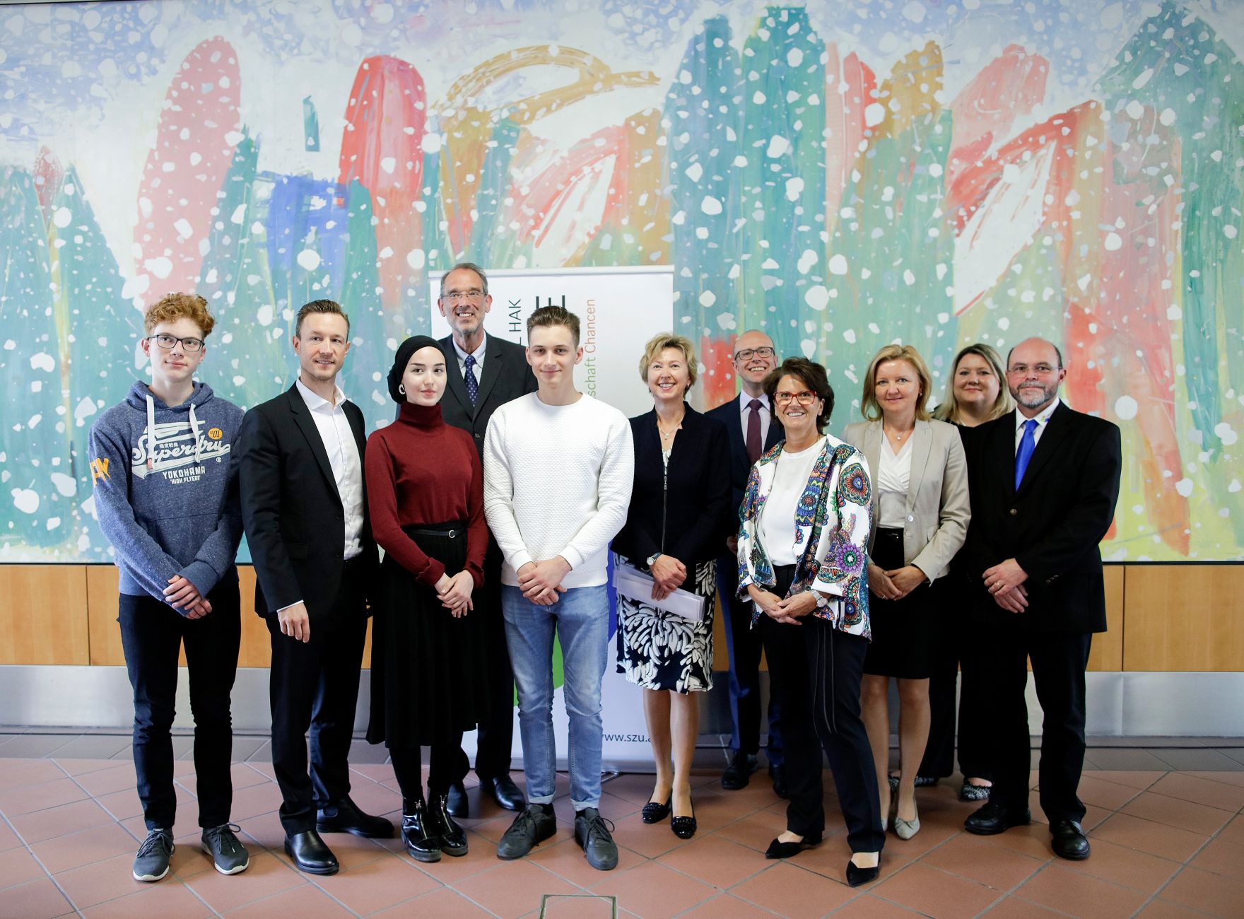 Am 29. April 2019 fand eine Diskussionsveranstaltung mit Sch&uuml;lerinnen und Sch&uuml;lern der HTL Ungargasse zu 25 Jahren Volksabstimmung mit Bundesminister Gernot Bl&uuml;mel und Bundesminister Heinz Fa&szlig;mann statt.