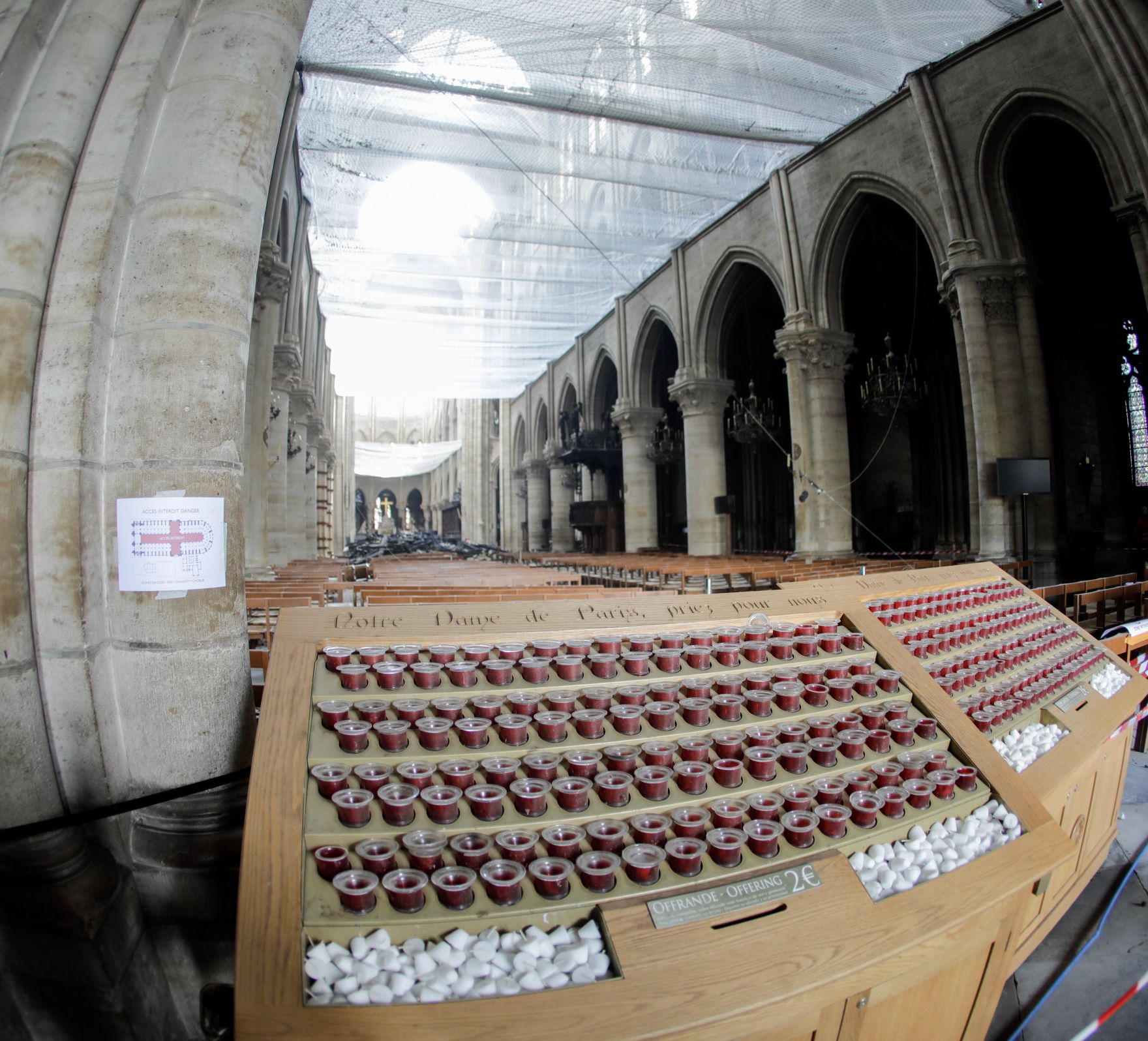 Am 3. Mai 2019 reiste Bundesminister Gernot Bl&uuml;mel anl&auml;sslich eines Arbeitsbesuchs nach Paris. Im Bild beim Besuch der Kathedrale Notre-Dame de Paris.