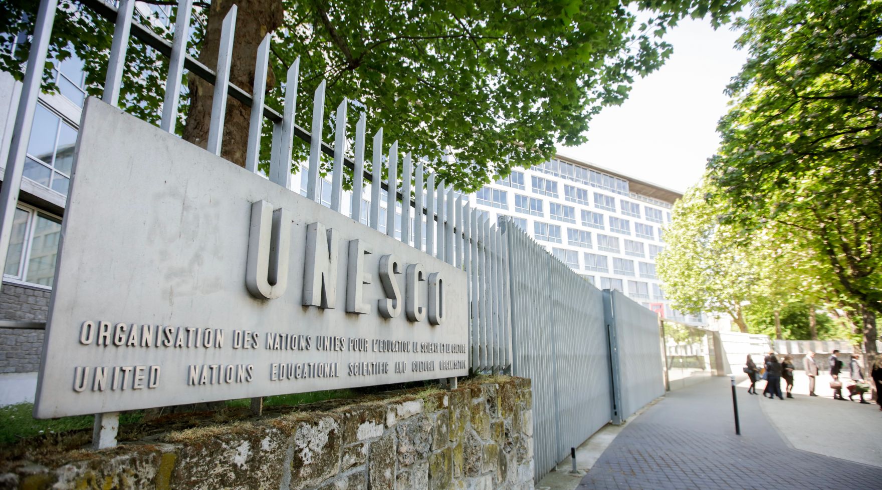 Am 3. Mai 2019 reiste Bundesminister Gernot Bl&uuml;mel anl&auml;sslich eines Arbeitsbesuchs nach Paris. Im Bild beim UNESCO Welterbezentrum.