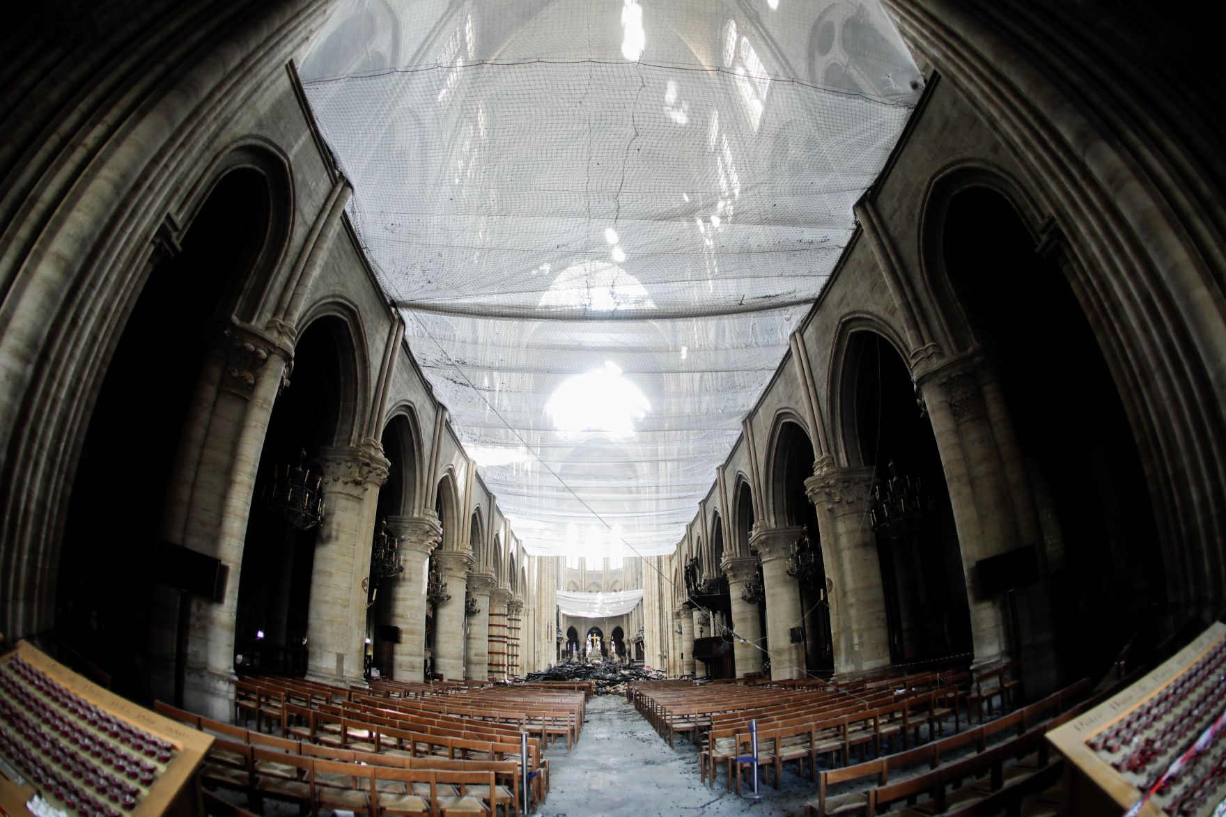 Am 3. Mai 2019 reiste Bundesminister Gernot Bl&uuml;mel anl&auml;sslich eines Arbeitsbesuchs nach Paris. Im Bild beim Besuch der Kathedrale Notre-Dame de Paris.