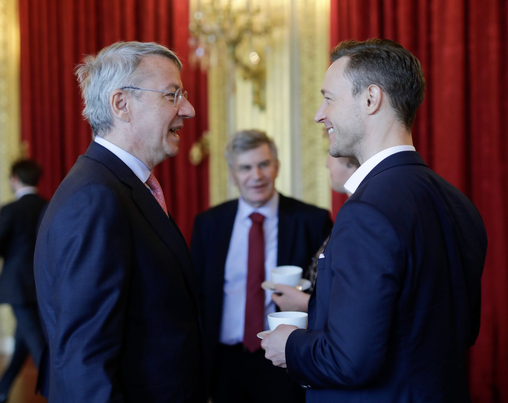 Am 3. Mai 2019 reiste Bundesminister Gernot Bl&uuml;mel (r.) anl&auml;sslich eines Arbeitsbesuchs nach Paris. Im Bild beim Treffen der EU-Minister.