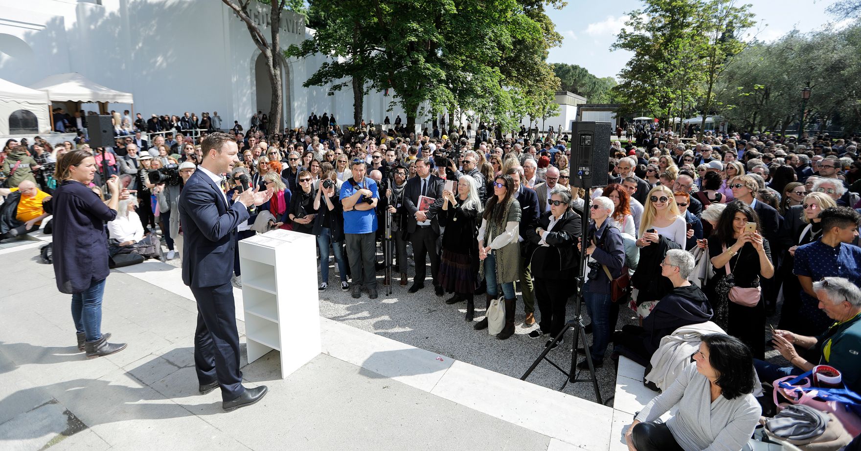 Am 09. Mai 2019 reiste Bundesminister Gernot Bl&uuml;mel anl&auml;sslich der Ausstellungser&ouml;ffnung im &Ouml;sterreich Pavillon auf der 58. Internationalen Kunstausstellung &quot;La Biennale di Venezia&quot; nach Venedig.