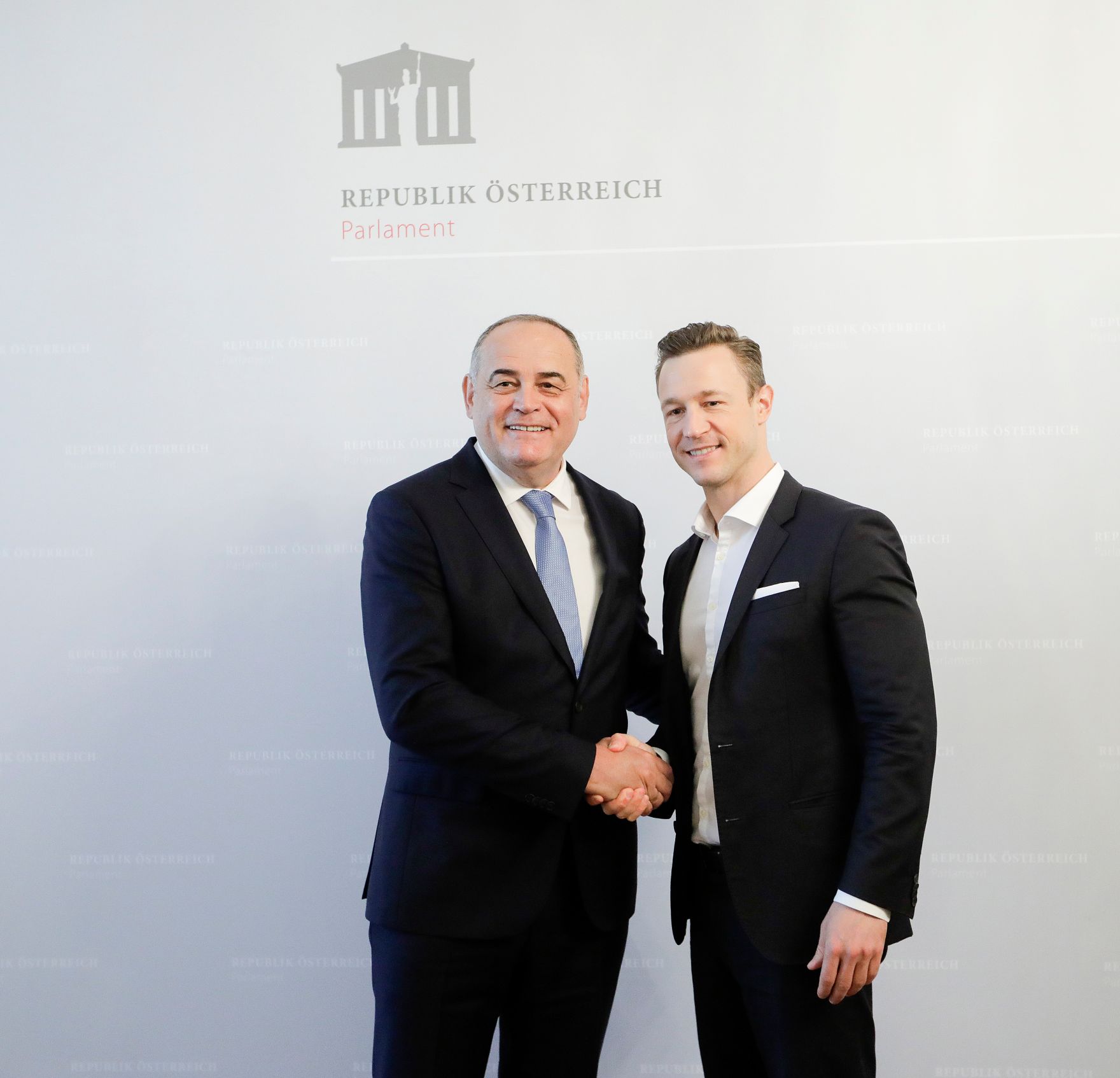 Am 15. Mai 2019 empfing Bundesminister Gernot Bl&uuml;mel (r.) den montenegrinischen Vizepremier Milutin Simovic (l.) zu einem Gespr&auml;ch.