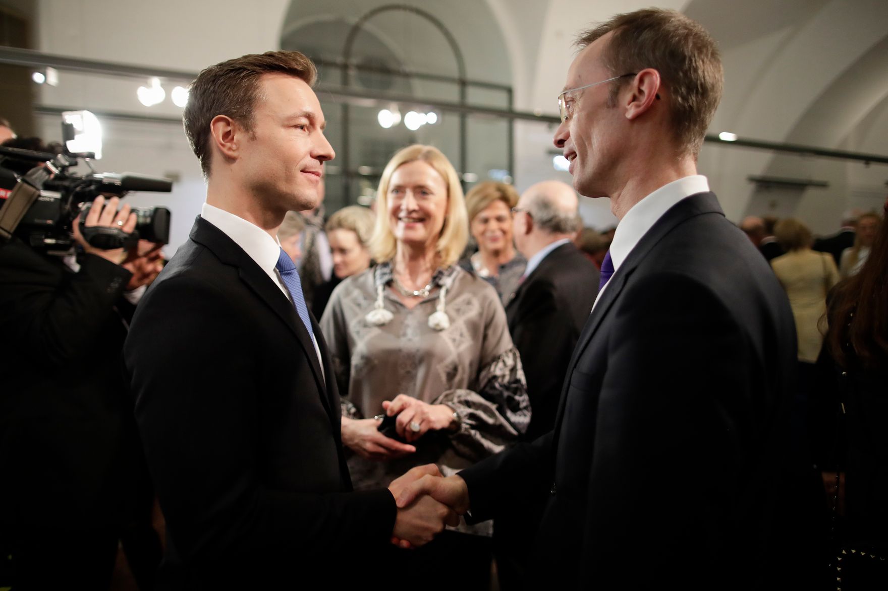Am 25. J&auml;nner 2018 er&ouml;ffnete Bundesminister Gernot Bl&uuml;mel (l.) die Ausstellung "Schatzkammer des Wissens. 650 Jahre &Ouml;sterreichische Nationalbibliothek". Im Bild mit Richard Starkel (r.), kaufm&auml;nnischer Gesch&auml;ftsf&uuml;hrer und Johanna Rachinger (m.), Generaldirektorin der &Ouml;sterreichischen Nationalbibliothek.