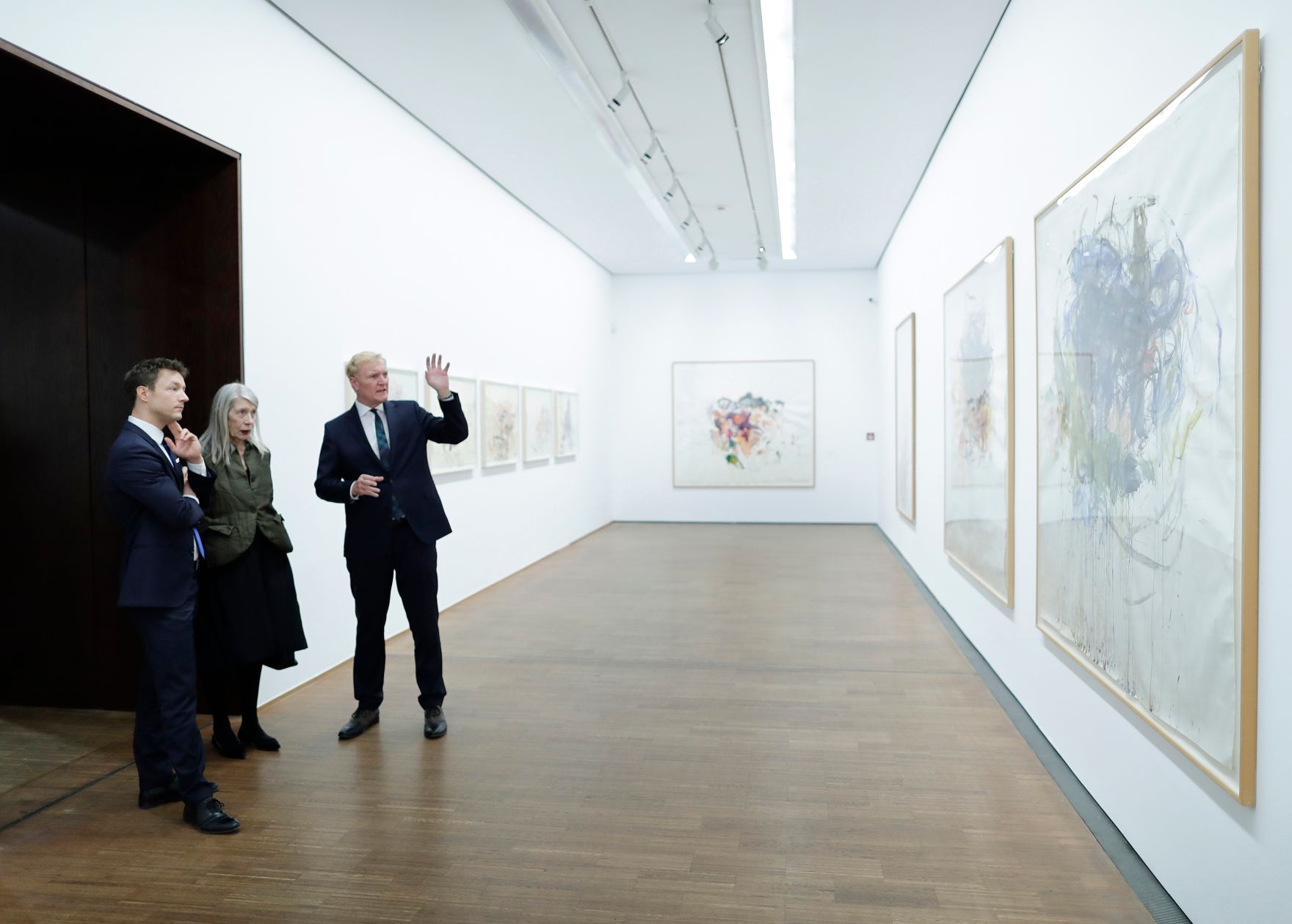 Am 1. M&auml;rz 2018 er&ouml;ffnete Bundesminister Gernot Bl&uuml;mel (l.) die Ausstellung "Martha Jungwirth" in der Albertina. Im Bild mit der K&uuml;nstlerin Martha Jungwirth (m.) und dem Gesch&auml;ftsf&uuml;hrer der Albertina Klaus Albrecht Schr&ouml;der (r.).
