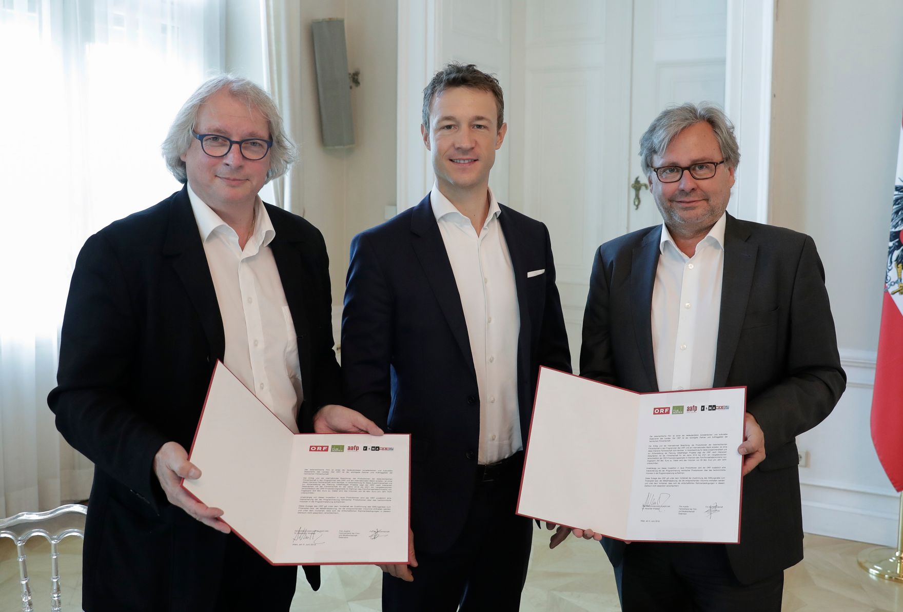 Am 4. Juni 2018 nahm Bundesminister Gernot Bl&uuml;mel (m.) am Treffen von Vertretern der &ouml;sterreichischen Film- und TV-Wirtschaft im Rahmen der Budgetzusage des &Ouml;sterreichischen Rundfunks teil. Im Bild mit dem ORF-Generaldirektor Alexander Wrabetz (r.) und dem Produzenten Danny Krausz (l.).