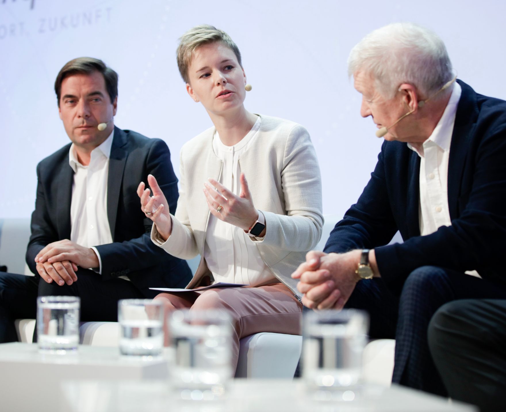 Am 8. Juni 2018 setzte Bundesminister Gernot Bl&uuml;mel seine Teilnahme am medienpolitischen Diskurs "MedienEnquete" fort. Im Bild Chefredakteur der Tageszeitung "Die Presse" Rainer Nowak (l.), die Direktorin von Radiotelevisiun Svizra Rumantscha Ladina Heimgartner (m.) und Herausgeber und Chefredakteur des "Falter" Armin Thurnher (r.).
