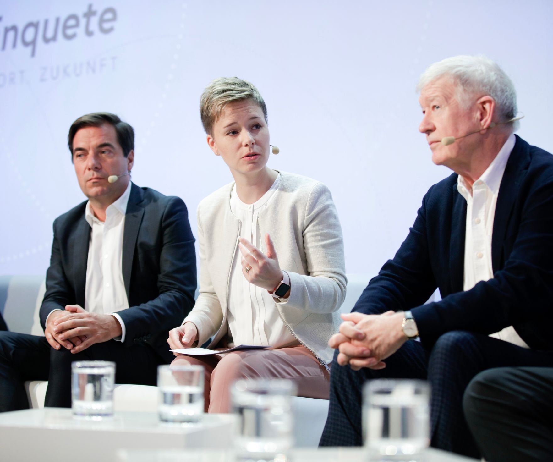 Am 8. Juni 2018 setzte Bundesminister Gernot Bl&uuml;mel seine Teilnahme am medienpolitischen Diskurs "MedienEnquete" fort. Im Bild Chefredakteur der Tageszeitung "Die Presse" Rainer Nowak (l.), die Direktorin von Radiotelevisiun Svizra Rumantscha Ladina Heimgartner (m.) und Herausgeber und Chefredakteur des "Falter" Armin Thurnher (r.).