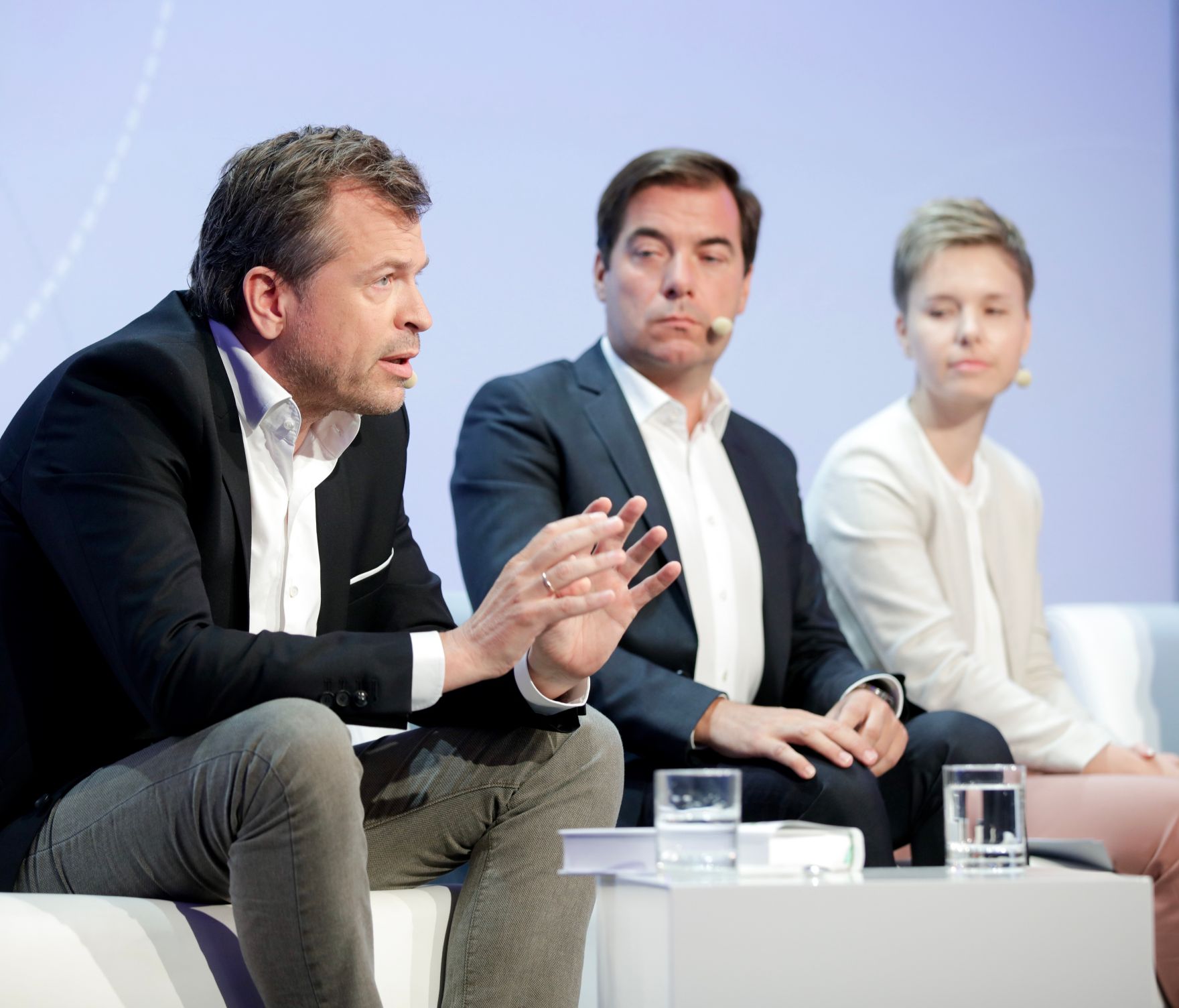 Am 8. Juni 2018 setzte Bundesminister Gernot Bl&uuml;mel seine Teilnahme am medienpolitischen Diskurs "MedienEnquete" fort. Im Bild der Gesch&auml;ftsf&uuml;hrer der Sendergruppe ProSiebenSat.1 PULS4 Markus Breitenecker (l.), Chefredakteur der Tageszeitung "Die Presse" Rainer Nowak (m.) und die Direktorin von Radiotelevisiun Svizra Rumantscha Ladina Heimgartner (r.).