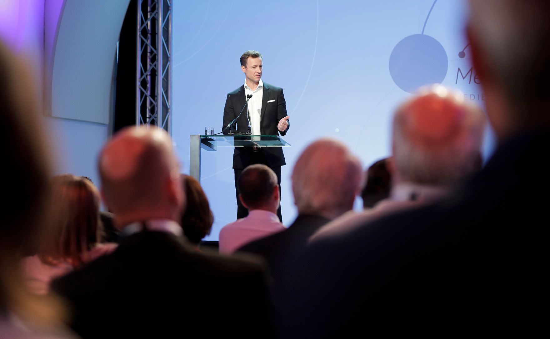 Am 8. Juni 2018 setzte Bundesminister Gernot Bl&uuml;mel (im Bild) seine Teilnahme am medienpolitischen Diskurs "MedienEnquete" fort.