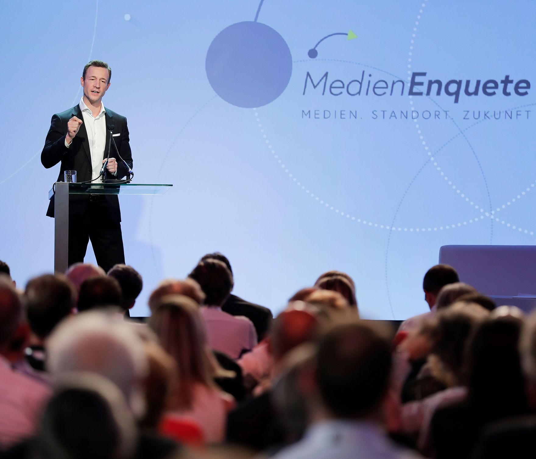 Am 8. Juni 2018 setzte Bundesminister Gernot Bl&uuml;mel (im Bild) seine Teilnahme am medienpolitischen Diskurs "MedienEnquete" fort.