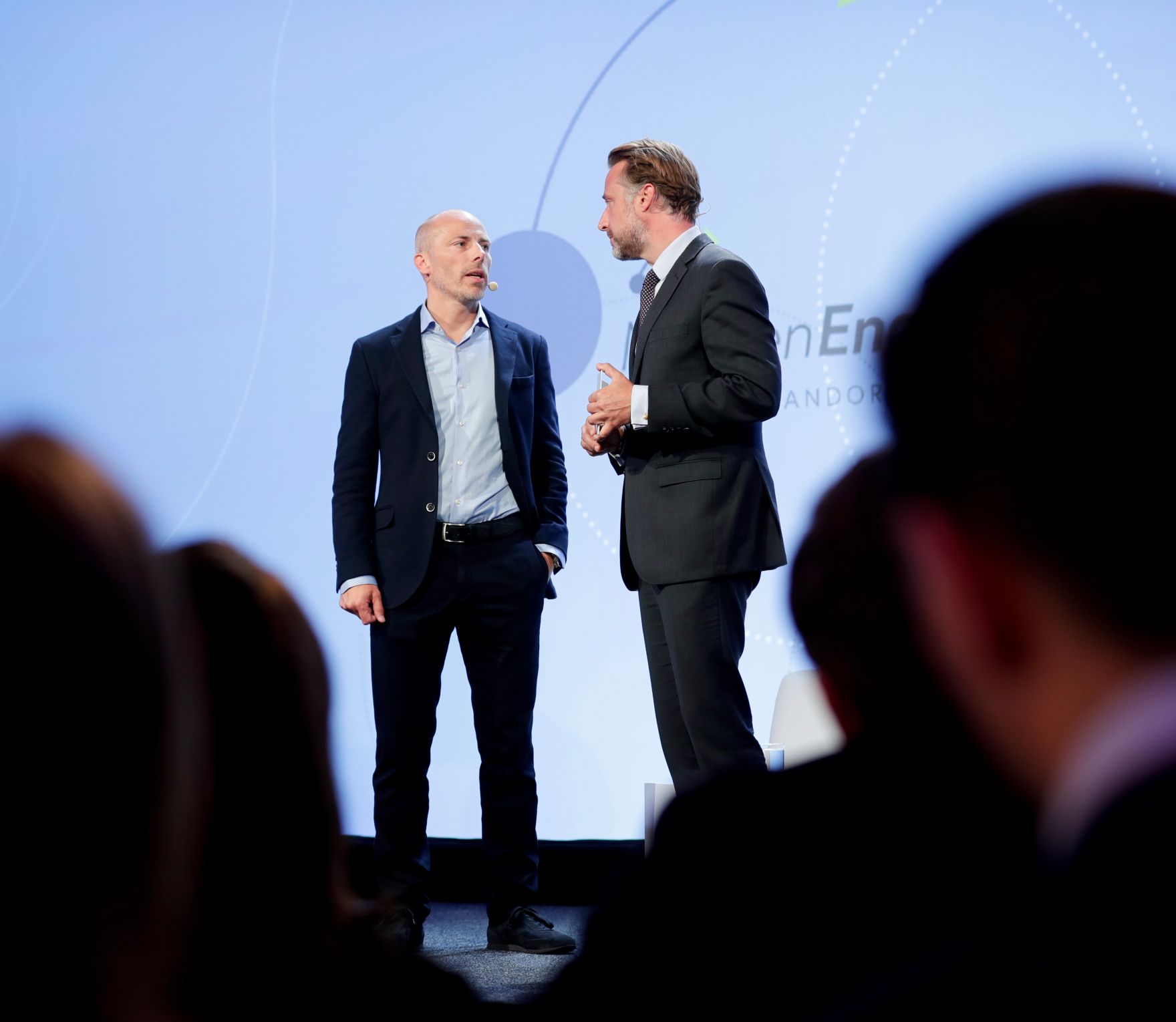 Am 7. Juni 2018 nahm Bundesminister Gernot Bl&uuml;mel am medienpolitischen Diskurs &quot;MedienEnquete&quot; teil. Im Bild der Gesch&auml;ftsf&uuml;hrer der United Internet Media Jan Oetjen (l.) und der Moderator Sebastian Loudon (r.).