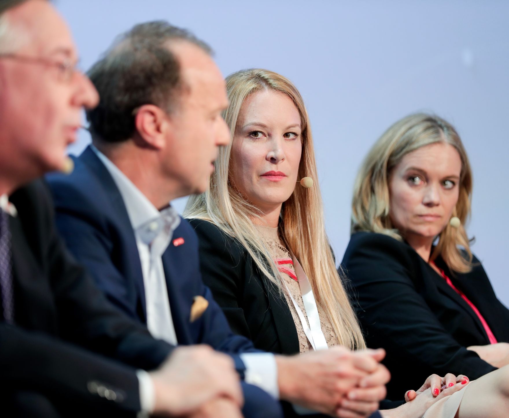 Am 7. Juni 2018 nahm Bundesminister Gernot Bl&uuml;mel am medienpolitischen Diskurs &quot;MedienEnquete&quot; teil. Im Bild die Autorin Corinna Milborn (r.), die Herausgeberin und Gesch&auml;ftsf&uuml;hrerin der Tageszeitung &quot;Heute&quot; Eva Dichand (m.), der Direktor der Abteilung f&uuml;r &quot;Online und Neue Medien&quot; des ORF Thomas Prantner (2.v.l.) und der Leiter der Bundeswettbewerbsbeh&ouml;rde Theodor Thanner (l.).