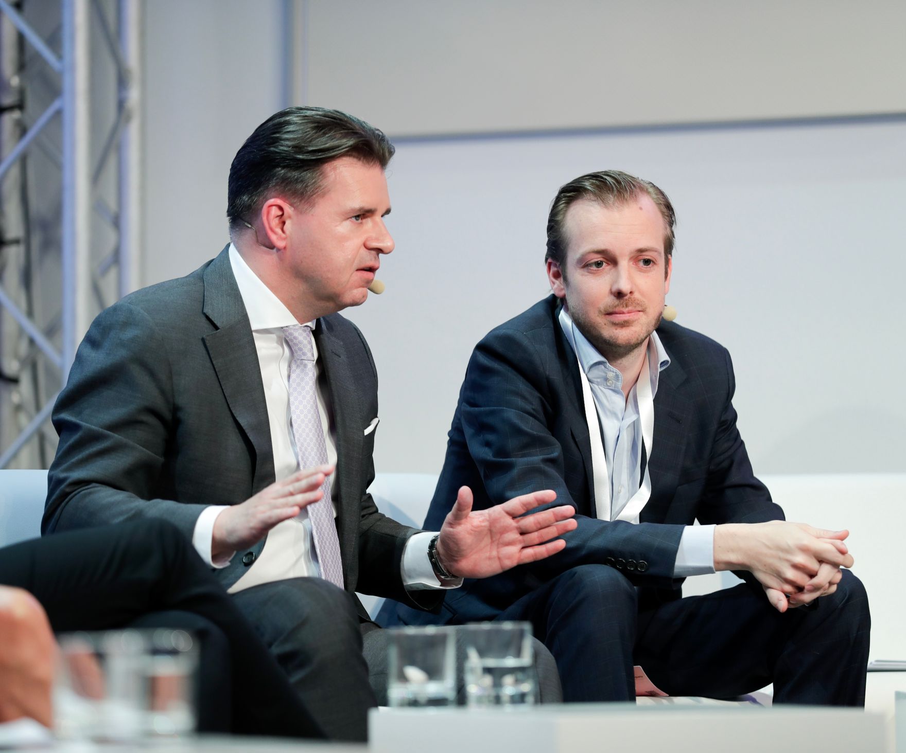 Am 7. Juni 2018 nahm Bundesminister Gernot Bl&uuml;mel am medienpolitischen Diskurs &quot;MedienEnquete&quot; teil. Im Bild der Gesch&auml;ftsf&uuml;hrer des Verbandes &Ouml;sterreichischer Zeitungen Gerald Gr&uuml;nberger (l.) und der Gesch&auml;ftsf&uuml;hrer des oe24-Netzwerks Niki Fellner (r.).