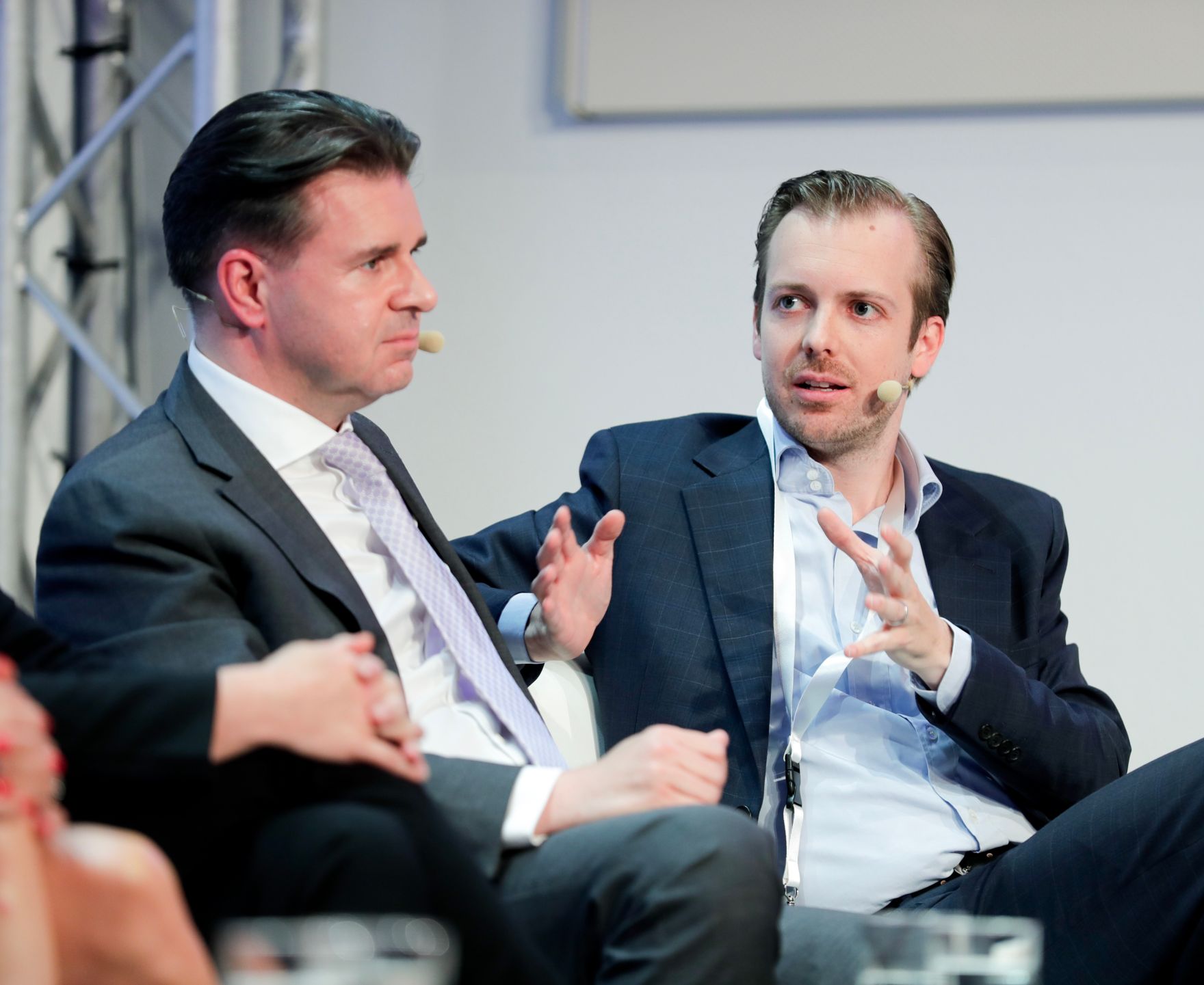 Am 7. Juni 2018 nahm Bundesminister Gernot Bl&uuml;mel am medienpolitischen Diskurs &quot;MedienEnquete&quot; teil. Im Bild der Gesch&auml;ftsf&uuml;hrer des oe24-Netzwerks Niki Fellner (r.) und der Gesch&auml;ftsf&uuml;hrer des Verbandes &Ouml;sterreichischer Zeitungen Gerald Gr&uuml;nberger (l.).