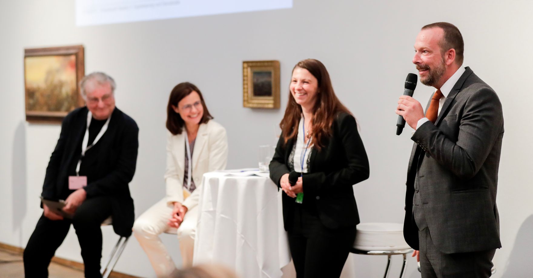 Am 7. Juni 2018 nahm Bundesminister Gernot Bl&uuml;mel am medienpolitischen Diskurs &quot;MedienEnquete&quot; teil. Im Bild der &Ouml;3-Moderator Robert Kratky (r.), die Chefredakteurin der Zeitschrift &quot;News&quot; Esther Mitterstieler (2.v.l.) und Fritz Wendel (l.).